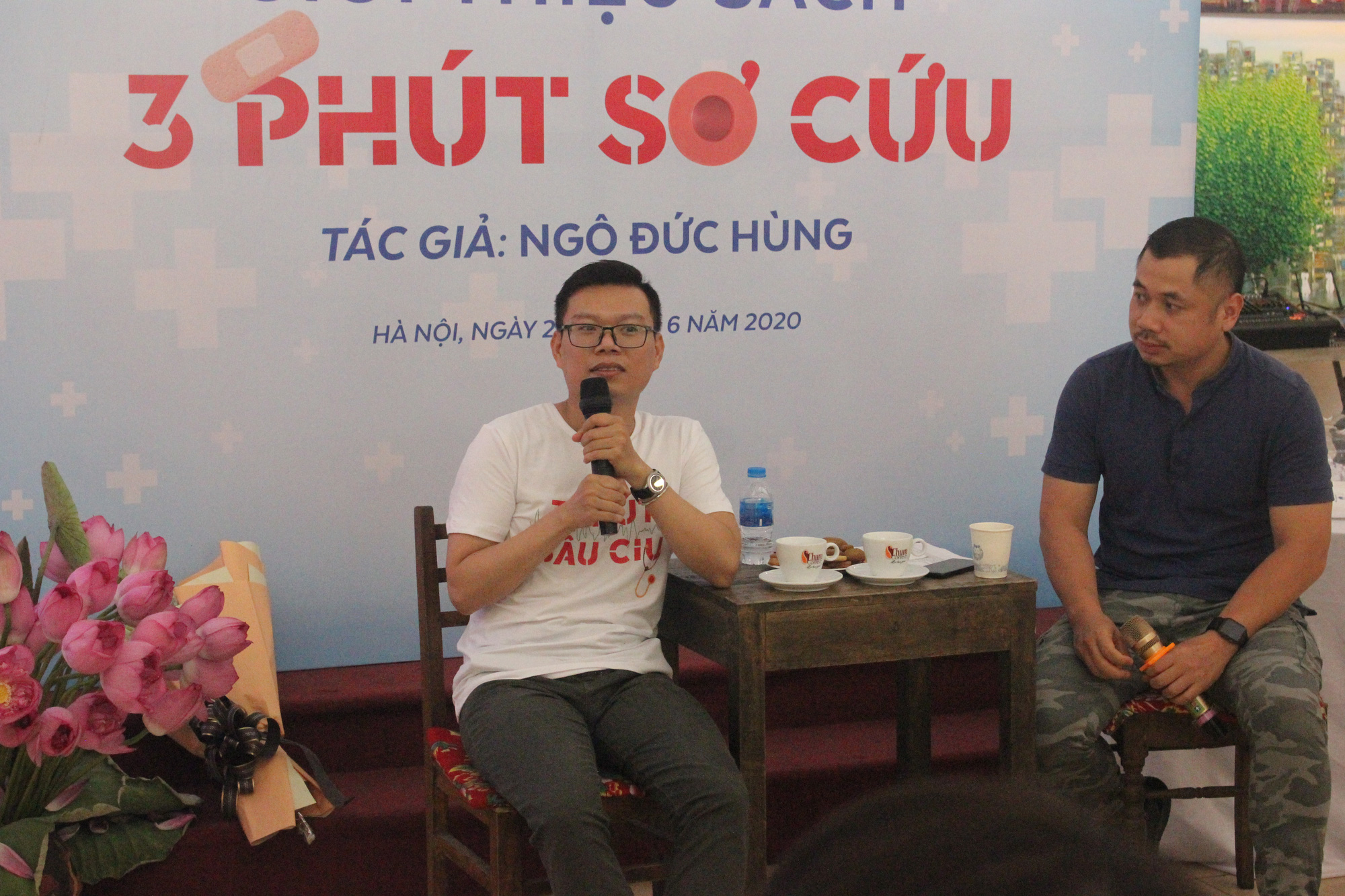 Tác giả ‘Để yên cho bác sĩ hiền’ lại gây sốt với 3 phút sơ cứu - Ảnh 1. Tác giả ‘Để yên cho bác sĩ hiền’ lại gây sốt với 3 phút sơ cứu - Ảnh 1.