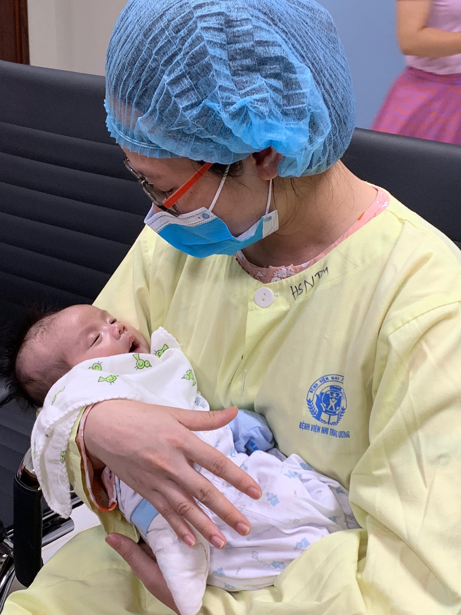 Phẫu thuật tim bẩm sinh cho bé sơ sinh chỉ 15 giờ tuổi - Ảnh 1. Phẫu thuật tim bẩm sinh cho bé sơ sinh chỉ 15 giờ tuổi - Ảnh 1.