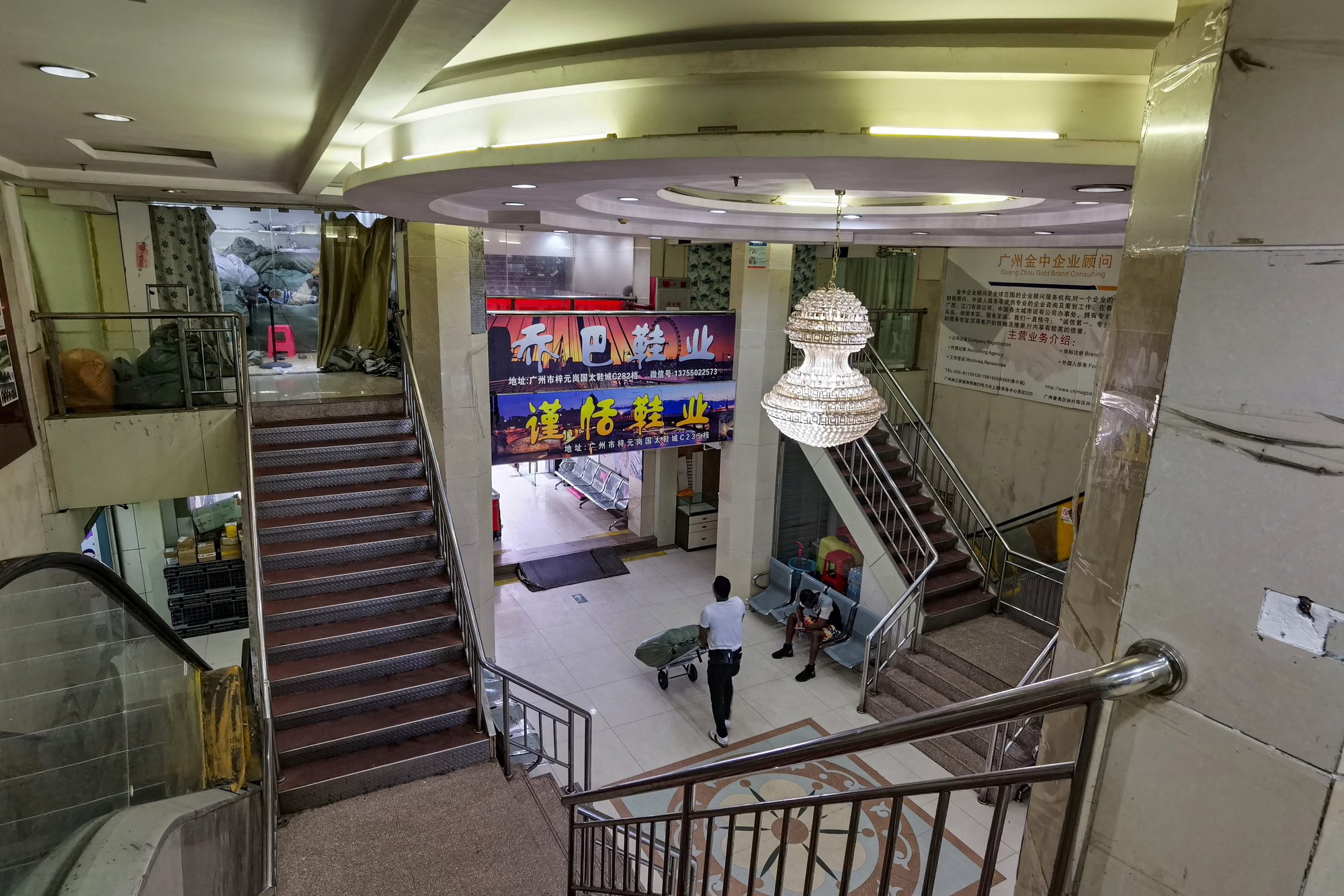 Nike, H&M... cũng lao đao vì COVID-19 - Ảnh 4. Nike, H&M... cũng lao đao vì COVID-19 - Ảnh 4.