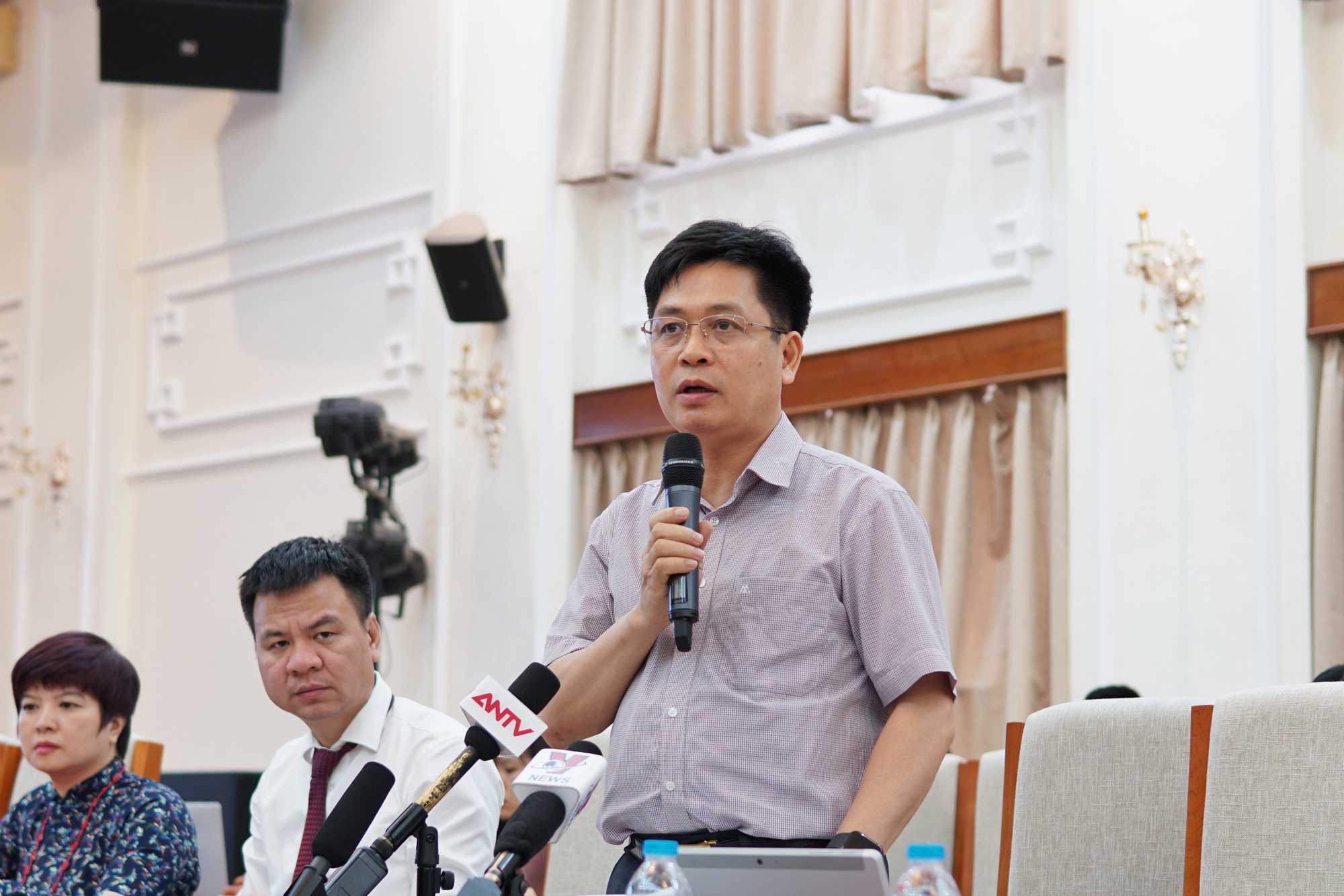 Bộ GD-ĐT nói gì về cuộc tranh cãi giữ hay bỏ hệ thống trường chuyên? - Ảnh 1. Bộ GD-ĐT nói gì về cuộc tranh cãi giữ hay bỏ hệ thống trường chuyên? - Ảnh 1.