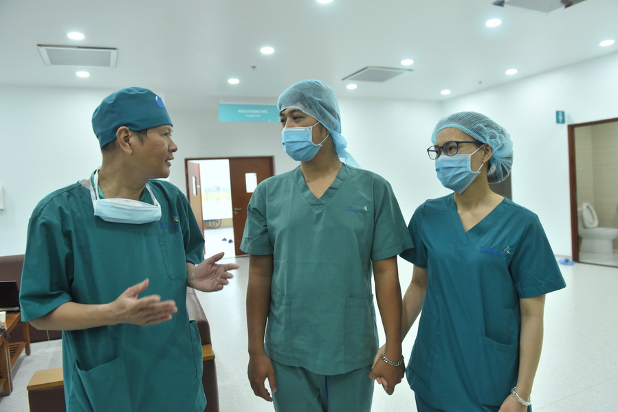 Đã tách rời xong cặp song sinh Trúc Nhi - Diệu Nhi, đưa ra khỏi phòng mổ - Ảnh 7. Đã tách rời xong cặp song sinh Trúc Nhi - Diệu Nhi, đưa ra khỏi phòng mổ - Ảnh 7.