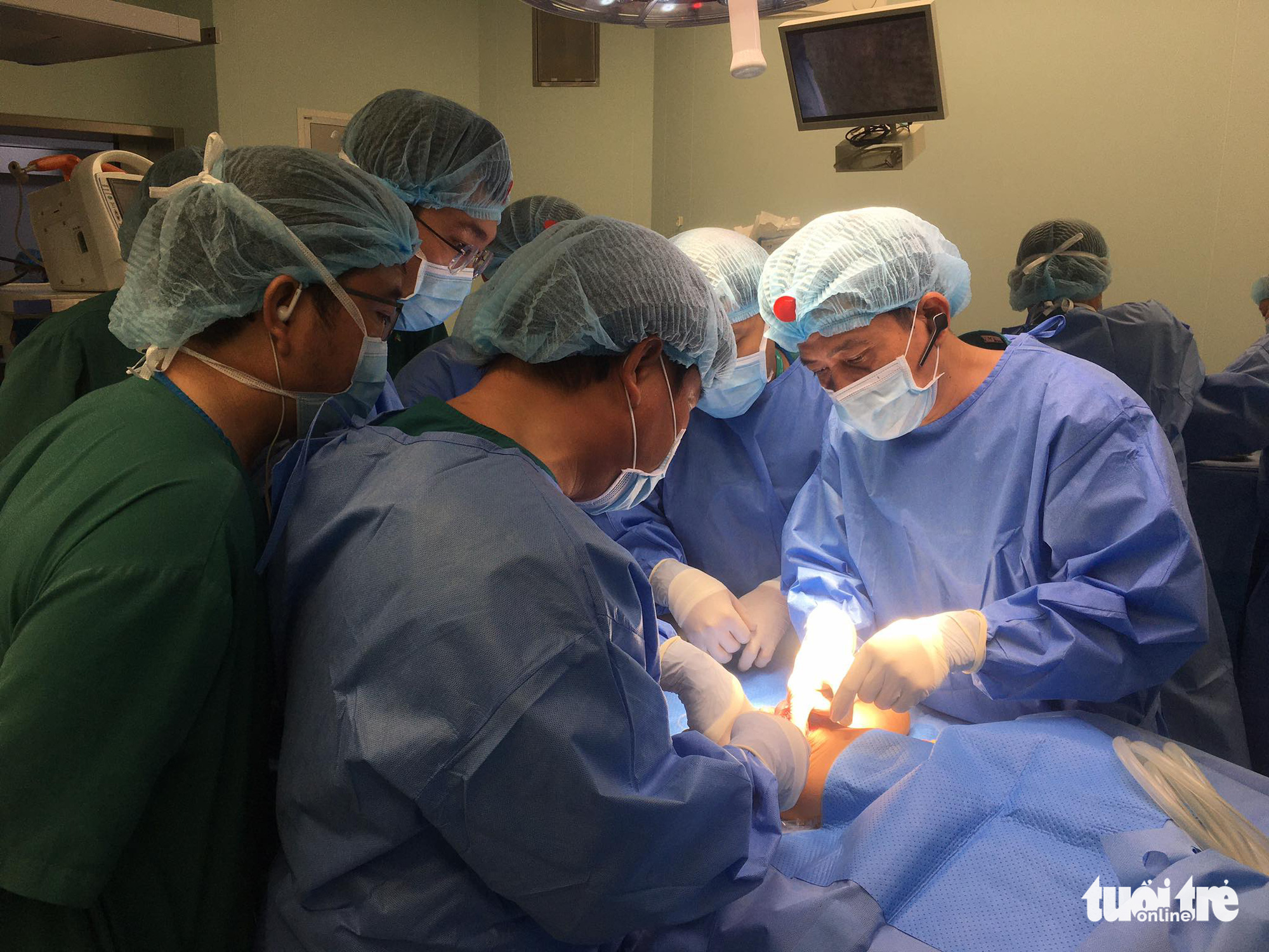 Đã tách rời xong cặp song sinh Trúc Nhi - Diệu Nhi, đưa ra khỏi phòng mổ - Ảnh 13. Đã tách rời xong cặp song sinh Trúc Nhi - Diệu Nhi, đưa ra khỏi phòng mổ - Ảnh 13.