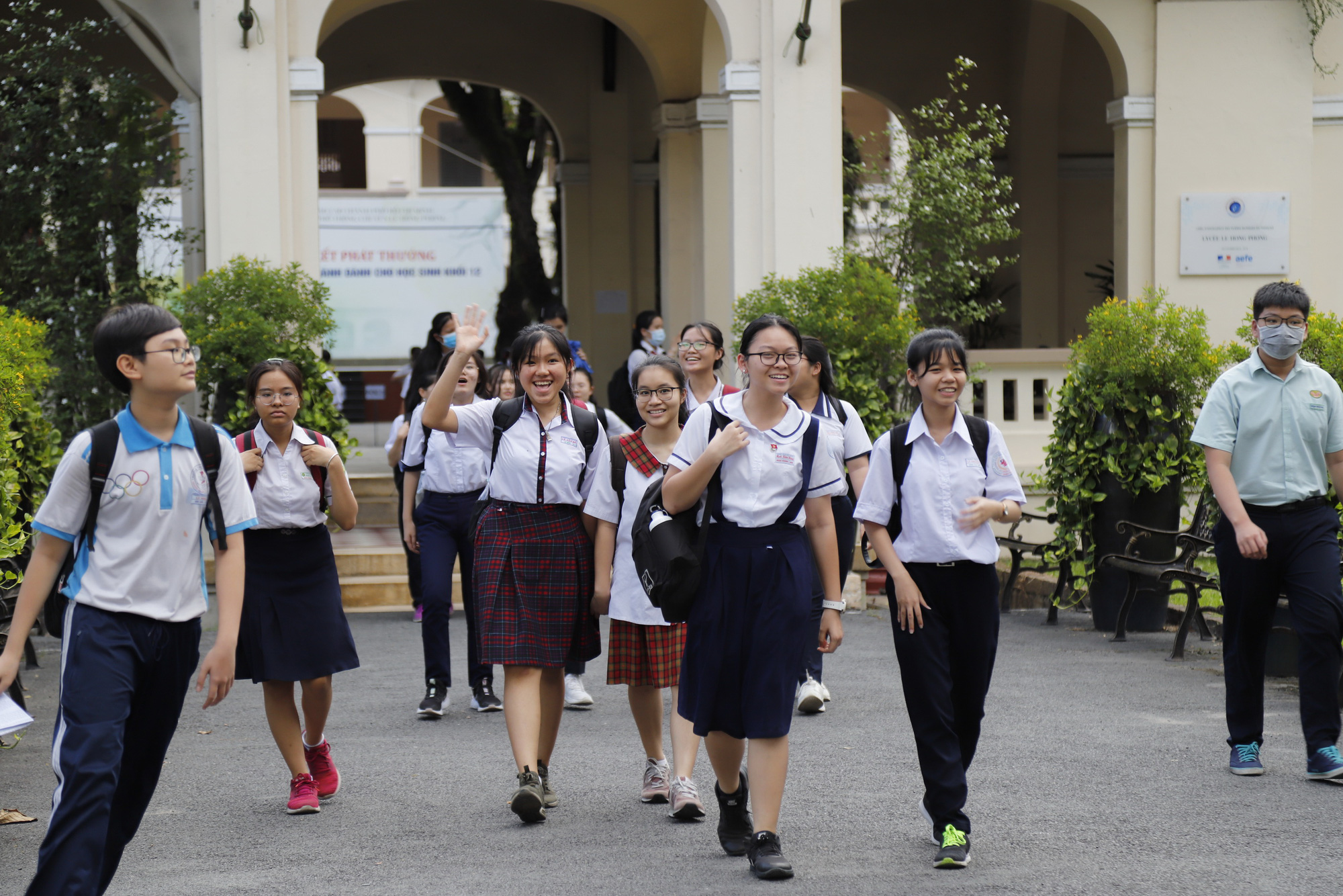 TP.HCM công bố đáp án bài thi tuyển sinh lớp 10 - Ảnh 1. TP.HCM công bố đáp án bài thi tuyển sinh lớp 10 - Ảnh 1.