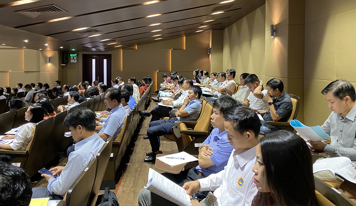 Cấp bằng cử nhân thay kỹ sư cho chương trình dưới 150 tín chỉ, sinh viên phản ứng - Ảnh 1. Cấp bằng cử nhân thay kỹ sư cho chương trình dưới 150 tín chỉ, sinh viên phản ứng - Ảnh 1.