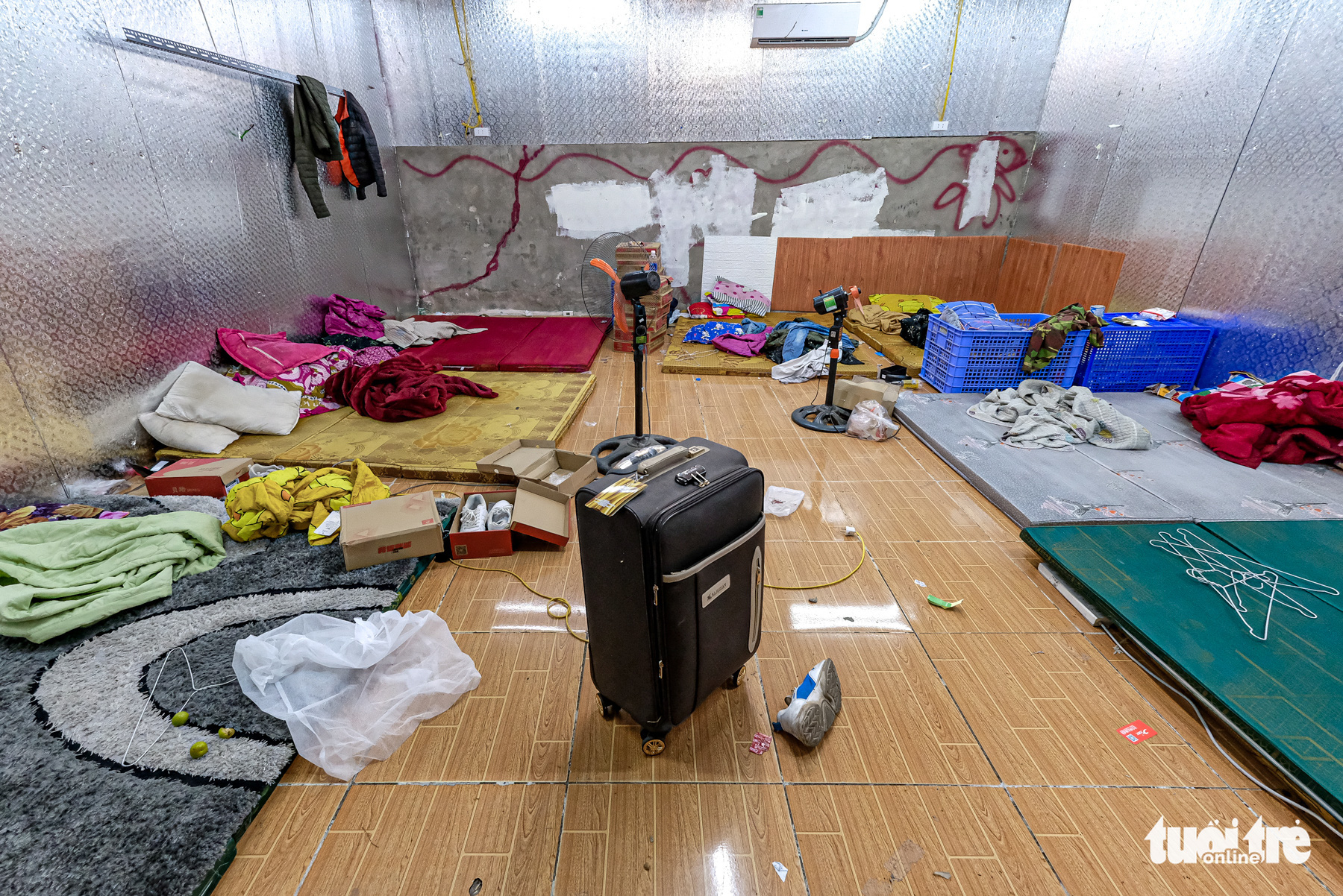 Kho hàng lậu khủng giữa Lào Cai: doanh thu mỗi tháng hơn 10 tỉ đồng - Ảnh 9. Kho hàng lậu khủng giữa Lào Cai: doanh thu mỗi tháng hơn 10 tỉ đồng - Ảnh 9.