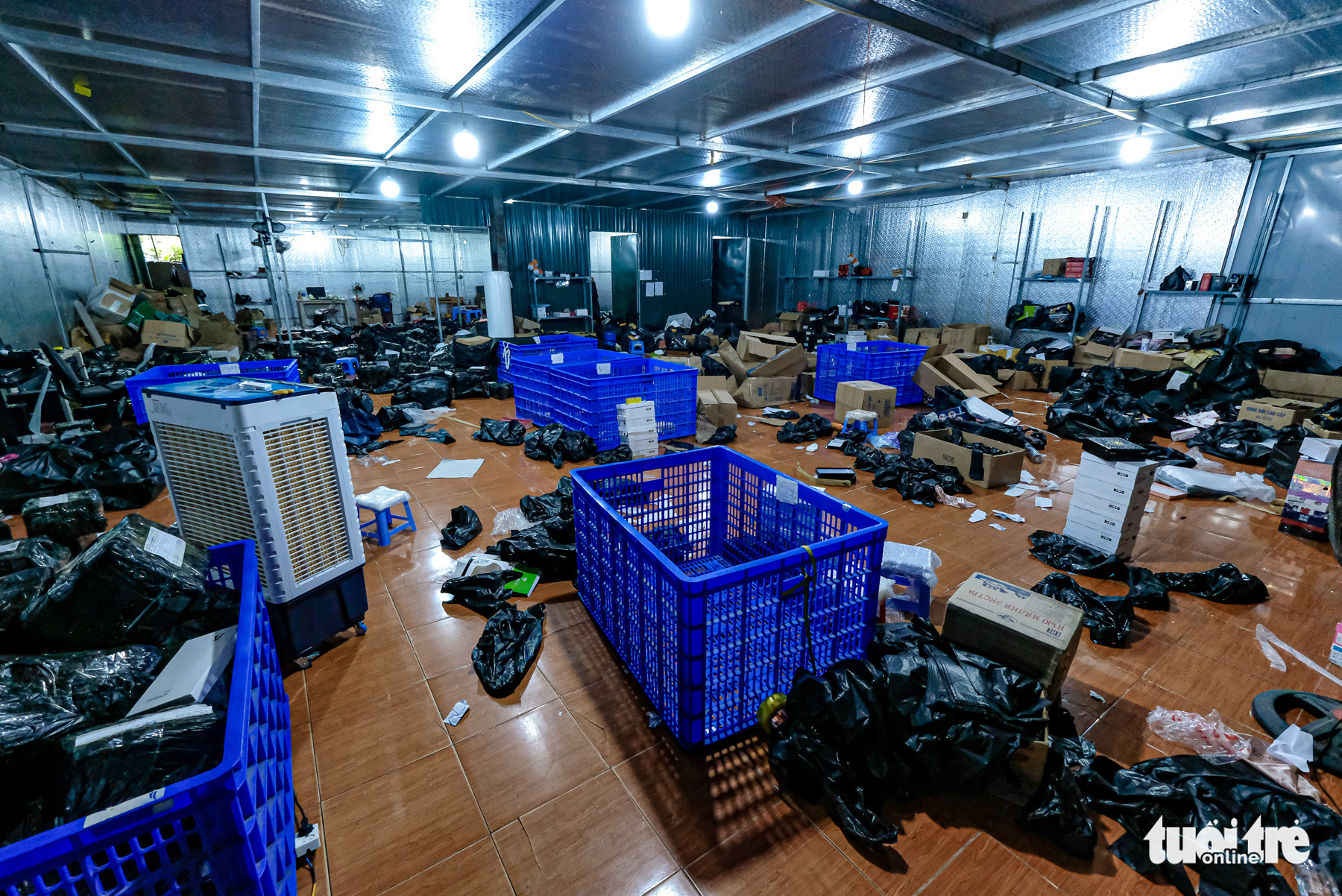 Kho hàng lậu khủng giữa Lào Cai: doanh thu mỗi tháng hơn 10 tỉ đồng - Ảnh 11. Kho hàng lậu khủng giữa Lào Cai: doanh thu mỗi tháng hơn 10 tỉ đồng - Ảnh 11.