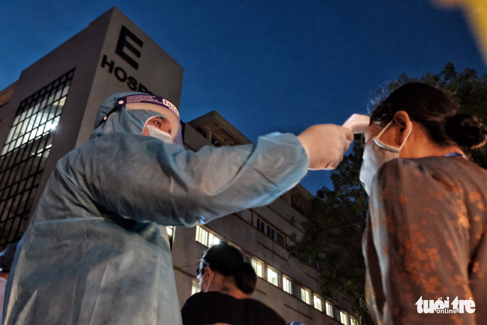 Gỡ phong tỏa Bệnh viện E từ chiều 20-8 - Ảnh 8. Gỡ phong tỏa Bệnh viện E từ chiều 20-8 - Ảnh 8.