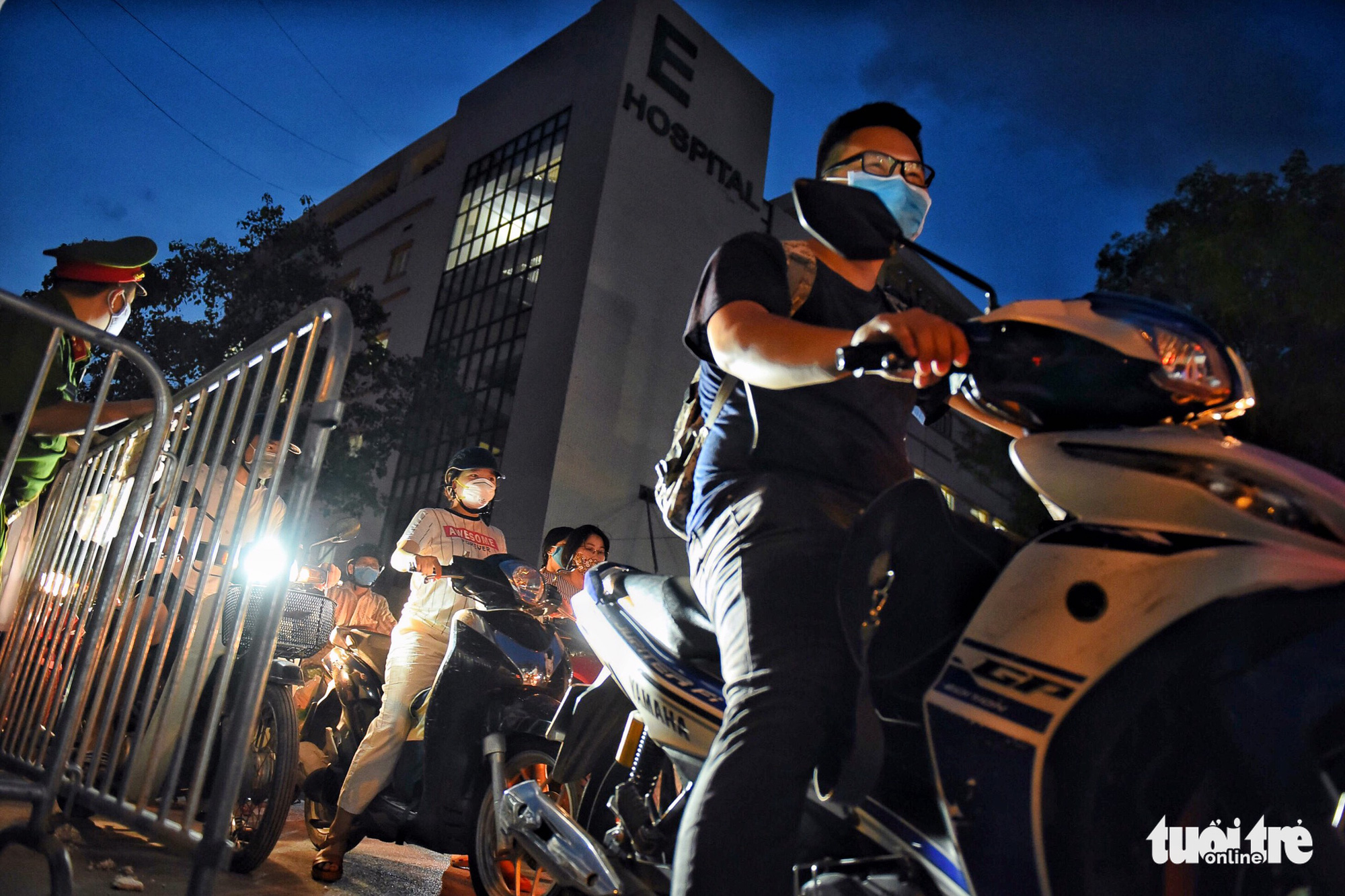 Gỡ phong tỏa Bệnh viện E từ chiều 20-8 - Ảnh 9. Gỡ phong tỏa Bệnh viện E từ chiều 20-8 - Ảnh 9.