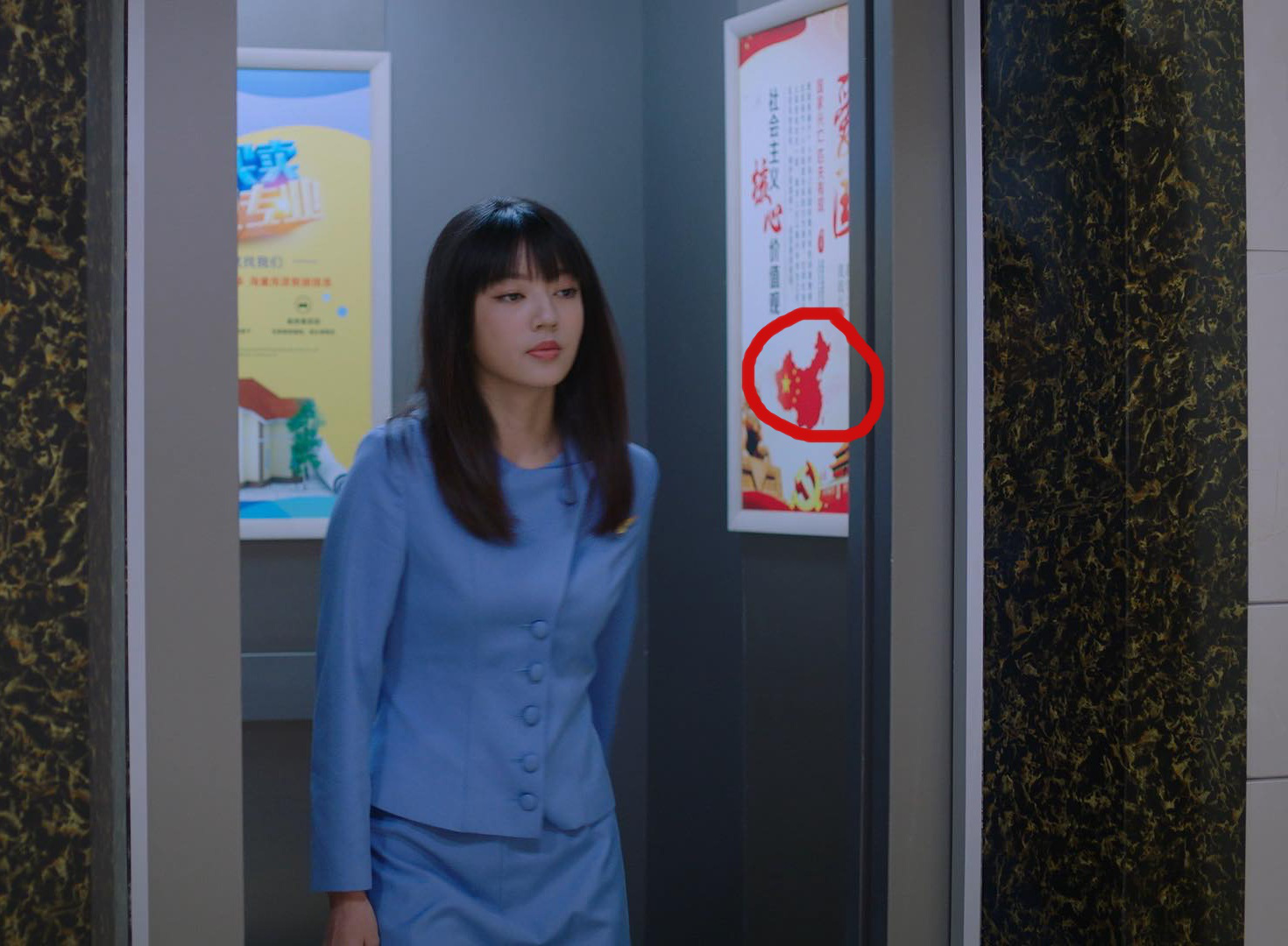 Phim Lấy danh nghĩa người nhà bị phản đối vì có đường lưỡi bò? - Ảnh 2. Phim Lấy danh nghĩa người nhà bị phản đối vì có đường lưỡi bò? - Ảnh 2.