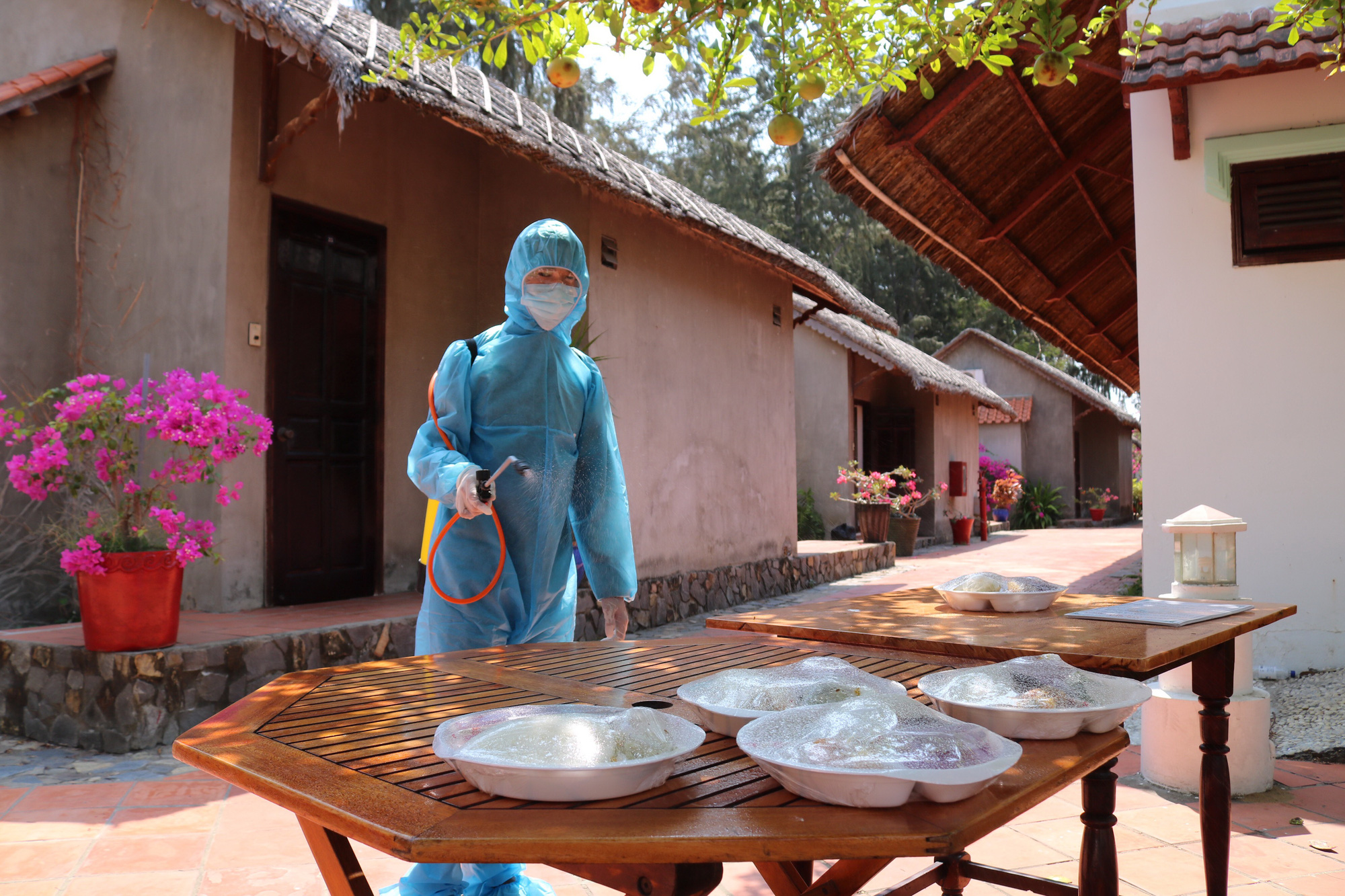 Phí cách ly 14 ngày tại Việt Nam: 22,5 - 88 triệu đồng, có thể ở khách sạn 5 sao? - Ảnh 1. Phí cách ly 14 ngày tại Việt Nam: 22,5 - 88 triệu đồng, có thể ở khách sạn 5 sao? - Ảnh 1.