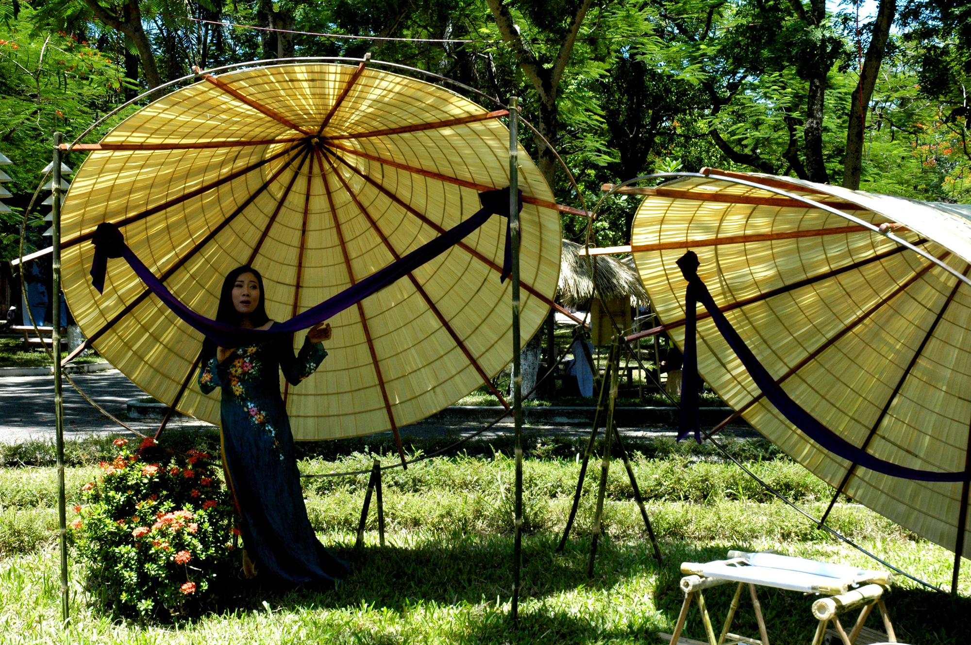 Làm sao để chiếc nón lá Việt sống mãi với người Việt? - Ảnh 4. Làm sao để chiếc nón lá Việt sống mãi với người Việt? - Ảnh 4.