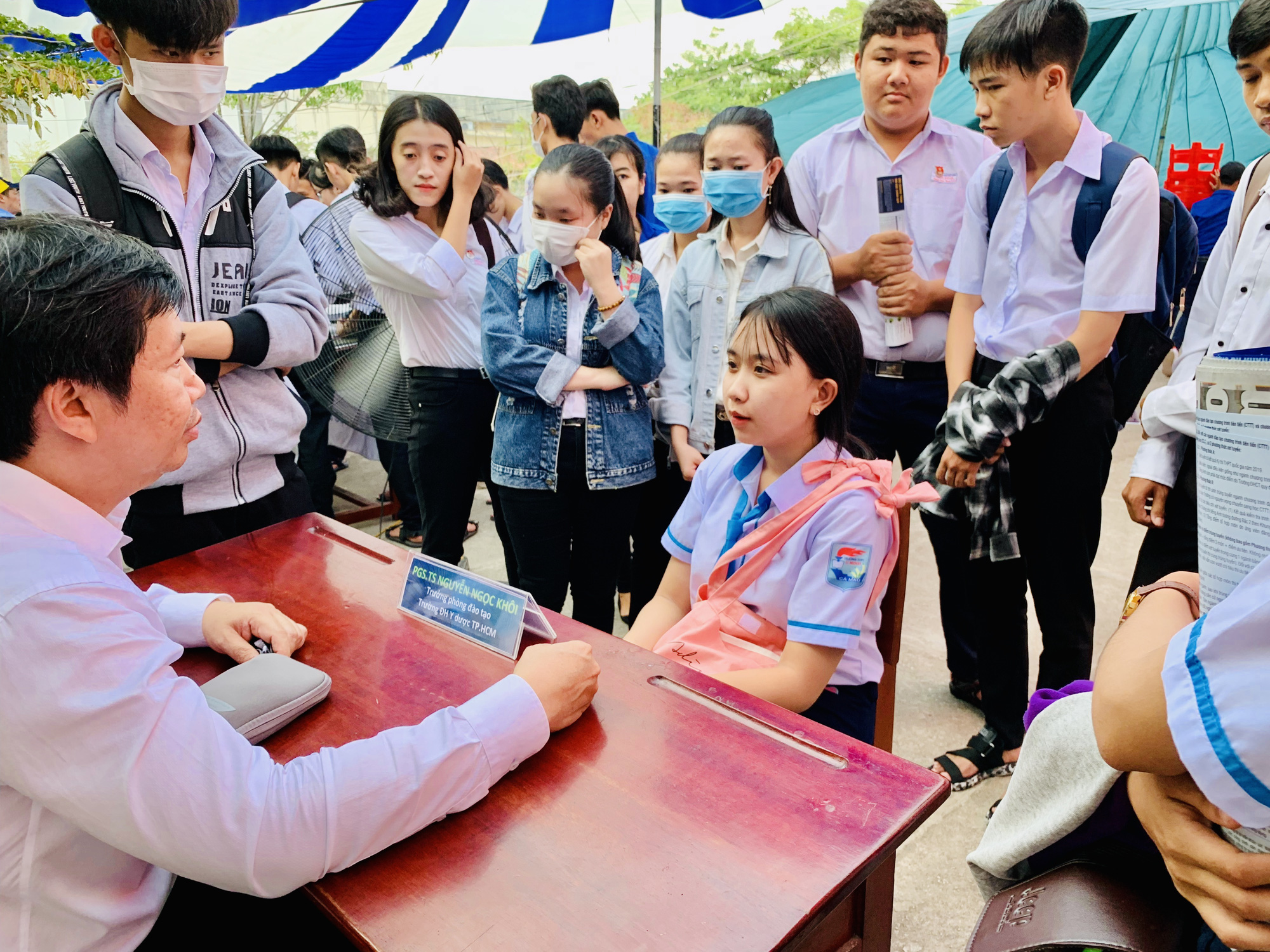 Điểm chuẩn ĐH Y dược TP.HCM: Ngành y khoa lấy 28,45 điểm - Ảnh 1. Điểm chuẩn ĐH Y dược TP.HCM: Ngành y khoa lấy 28,45 điểm - Ảnh 1.