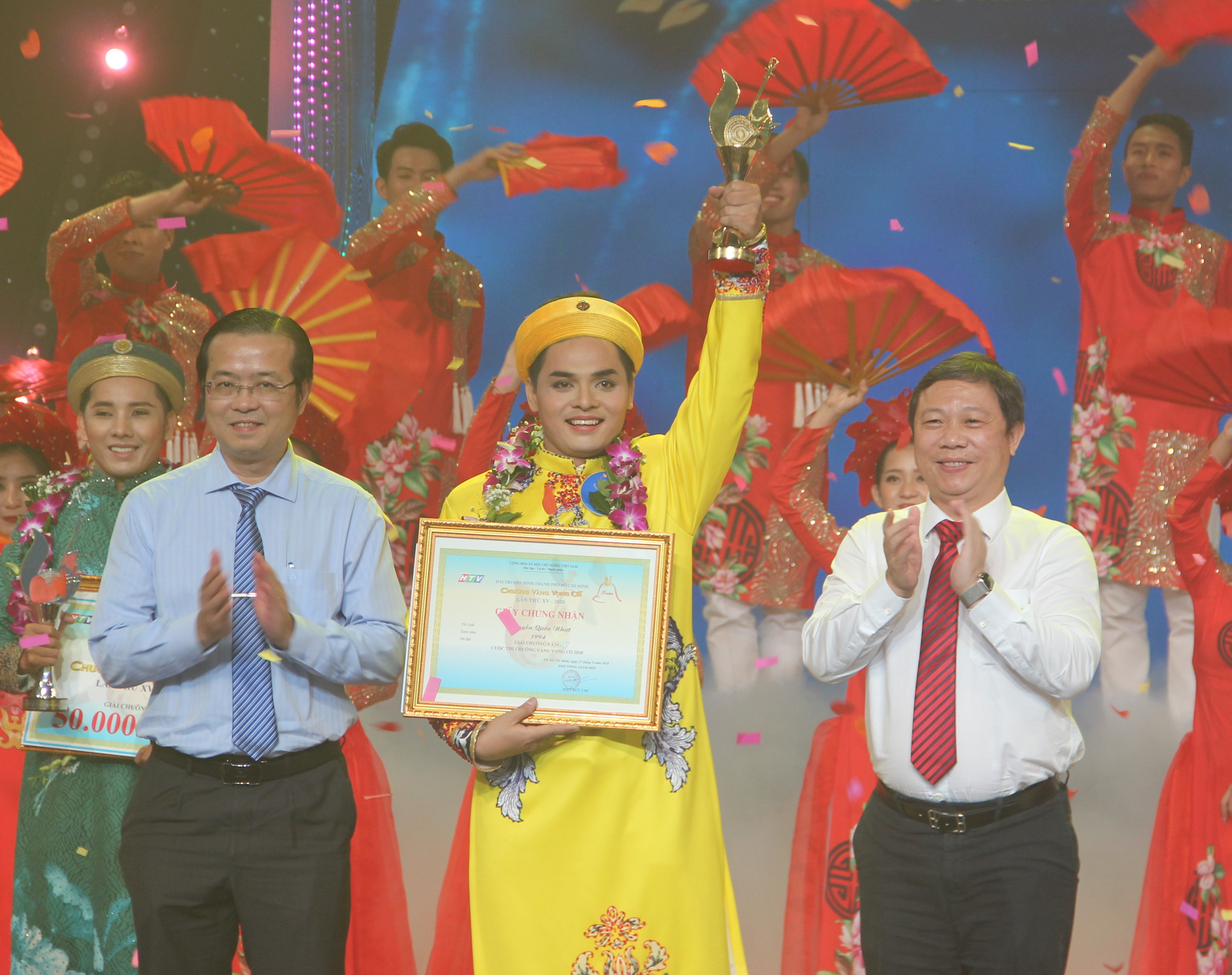 Nguyễn Quốc Nhựt đoạt Chuông vàng trong sự ngỡ ngàng - Ảnh 1. Nguyễn Quốc Nhựt đoạt Chuông vàng trong sự ngỡ ngàng - Ảnh 1.