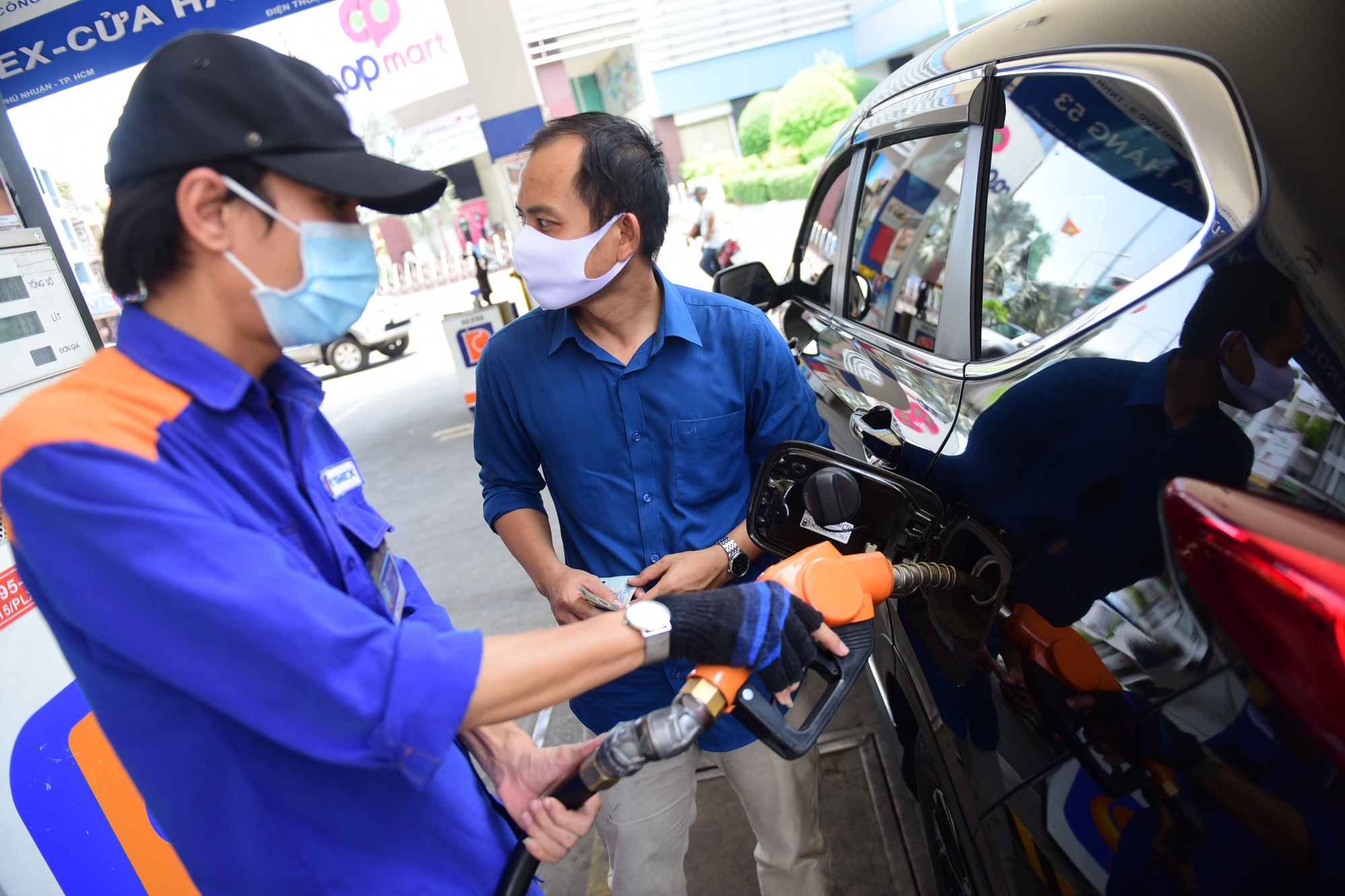 Ai được phép mở cây xăng mini? - Ảnh 1. Ai được phép mở cây xăng mini? - Ảnh 1.