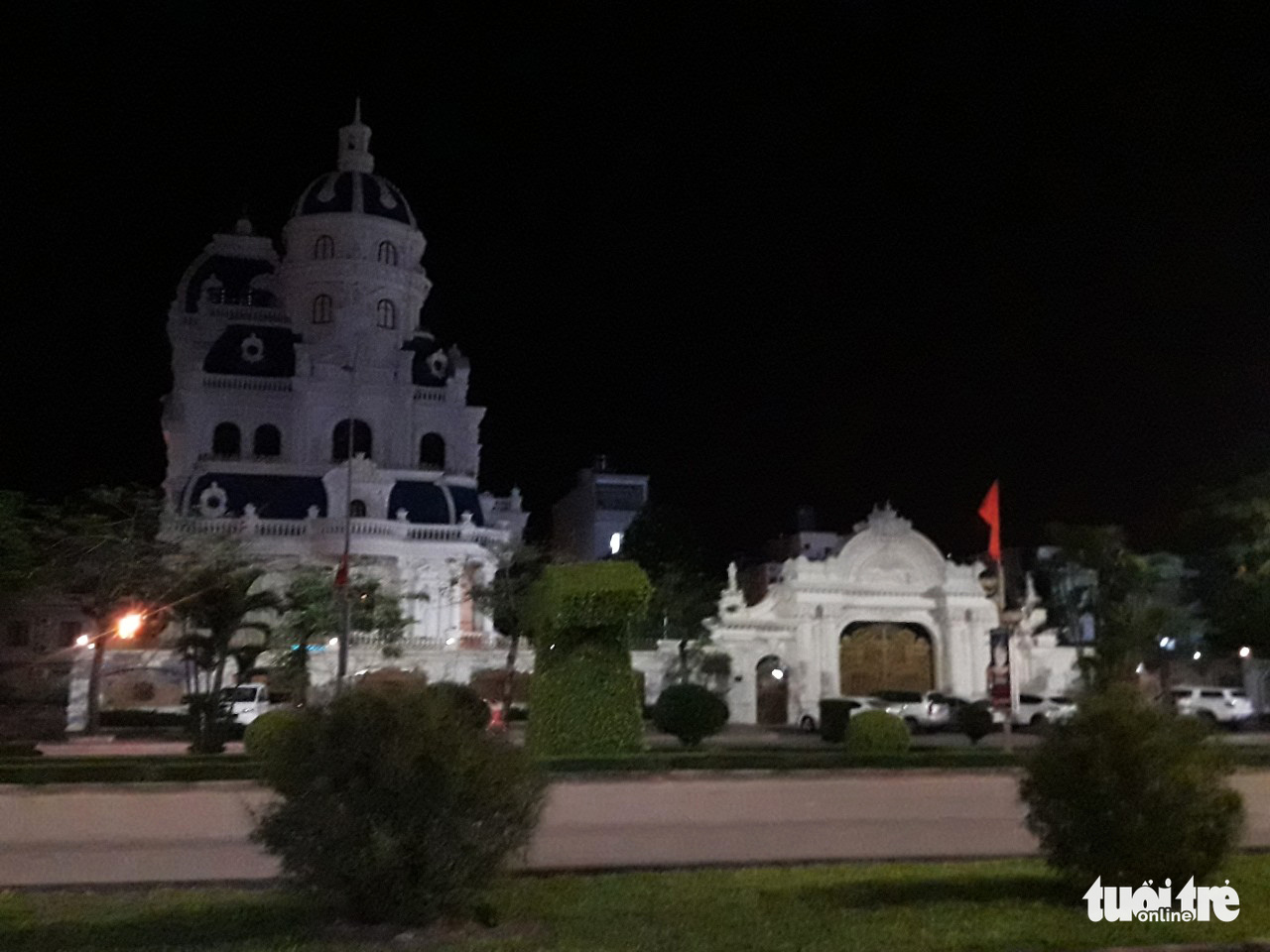 Bắt đại gia xăng dầu có tiếng Hải Phòng Ngô Văn Phát, khám xét biệt thự nguy nga - Ảnh 3. Bắt đại gia xăng dầu có tiếng Hải Phòng Ngô Văn Phát, khám xét biệt thự nguy nga - Ảnh 3.