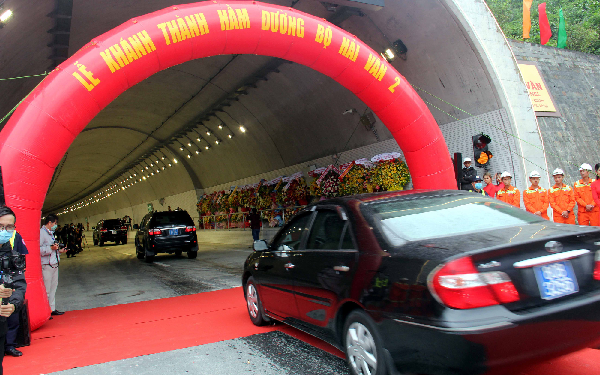Hầm Hải Vân 2 thông xe 20 ngày rồi đóng cửa chờ hỗ trợ 1.180 tỉ đồng - Ảnh 2. Hầm Hải Vân 2 thông xe 20 ngày rồi đóng cửa chờ hỗ trợ 1.180 tỉ đồng - Ảnh 2.
