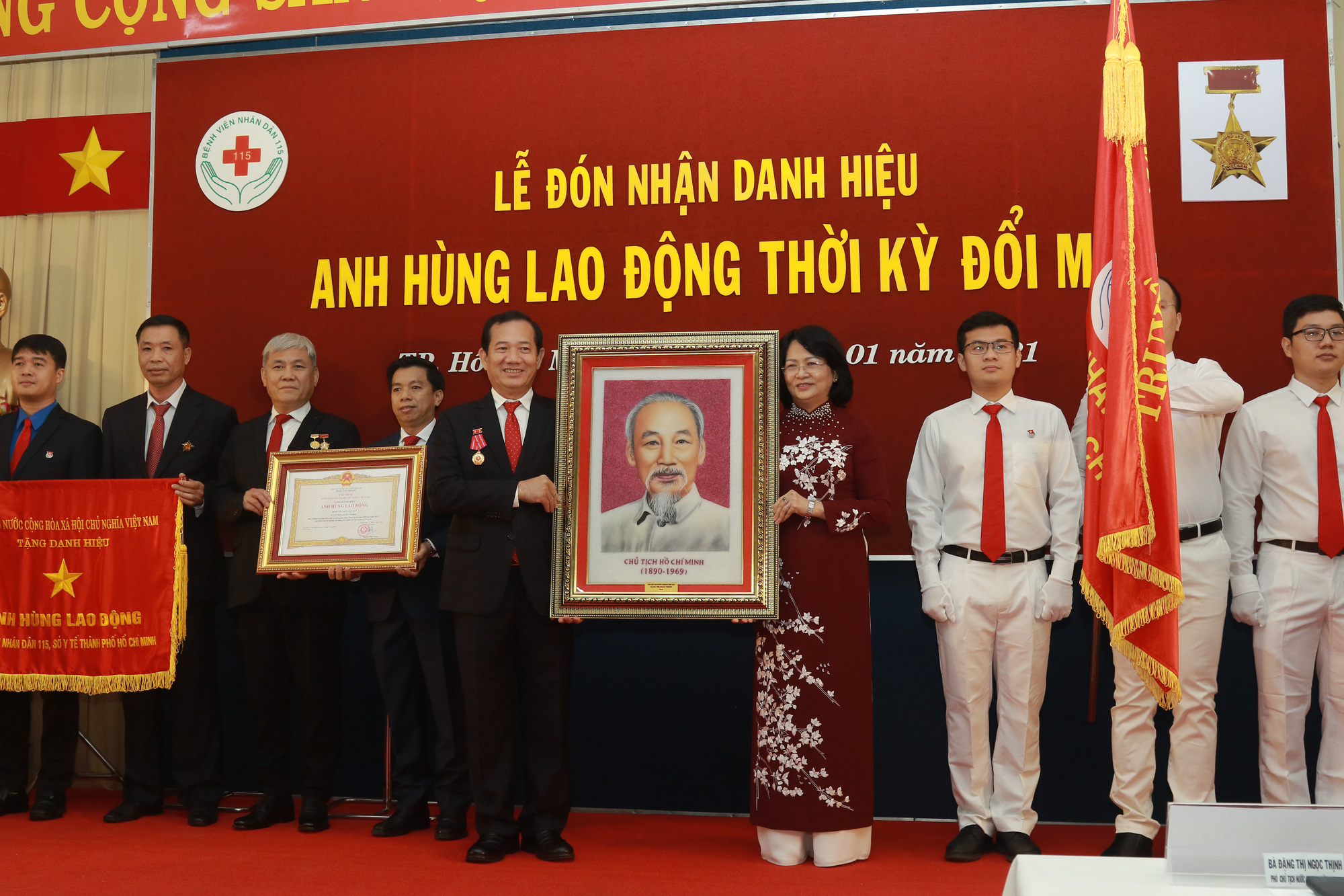 Bệnh viện Nhân dân 115 đón nhận danh hiệu Anh hùng thời kỳ đổi mới - Ảnh 1. Bệnh viện Nhân dân 115 đón nhận danh hiệu Anh hùng thời kỳ đổi mới - Ảnh 1.