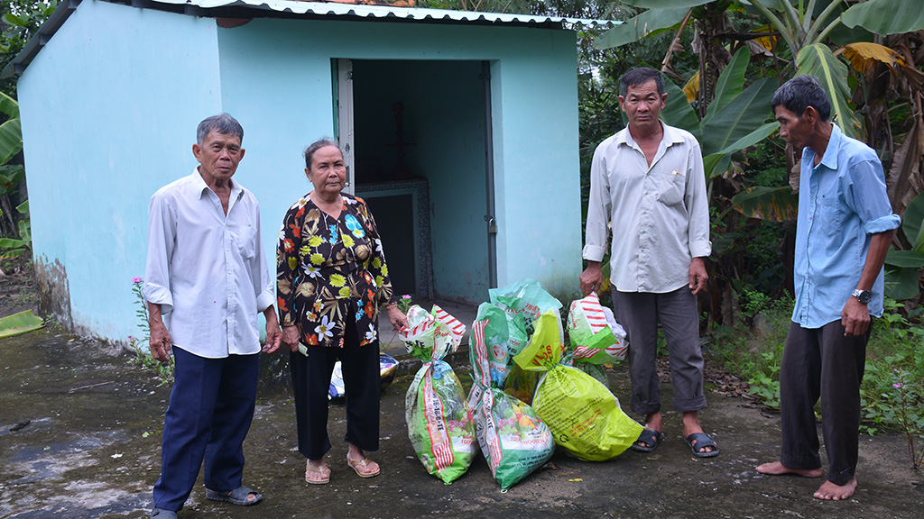 Tự ý bốc mộ người khác để... bán đất - Ảnh 1. Tự ý bốc mộ người khác để... bán đất - Ảnh 1.
