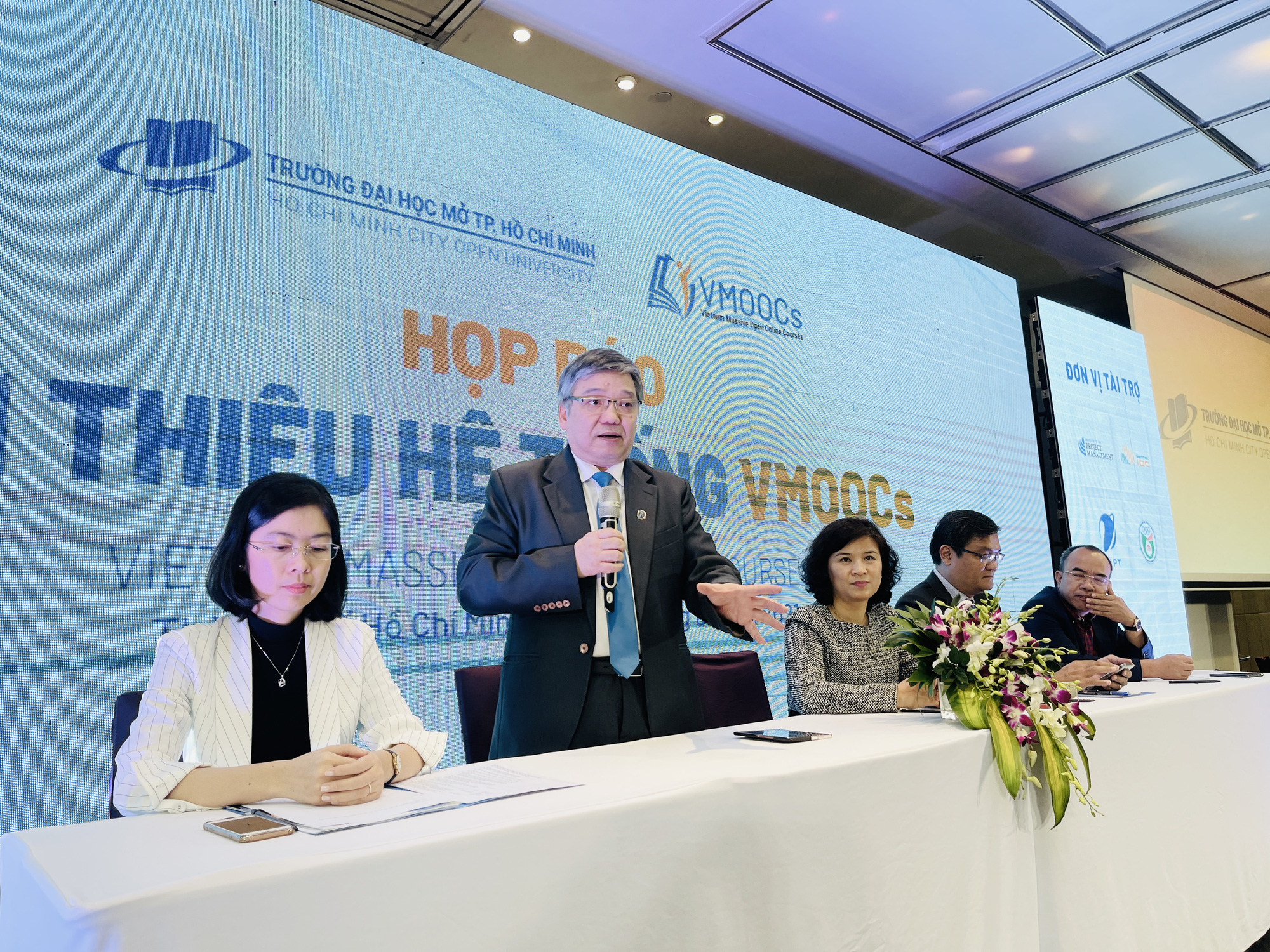 Ra mắt hệ thống học trực tuyến miễn phí cho cộng đồng - Ảnh 1. Ra mắt hệ thống học trực tuyến miễn phí cho cộng đồng - Ảnh 1.