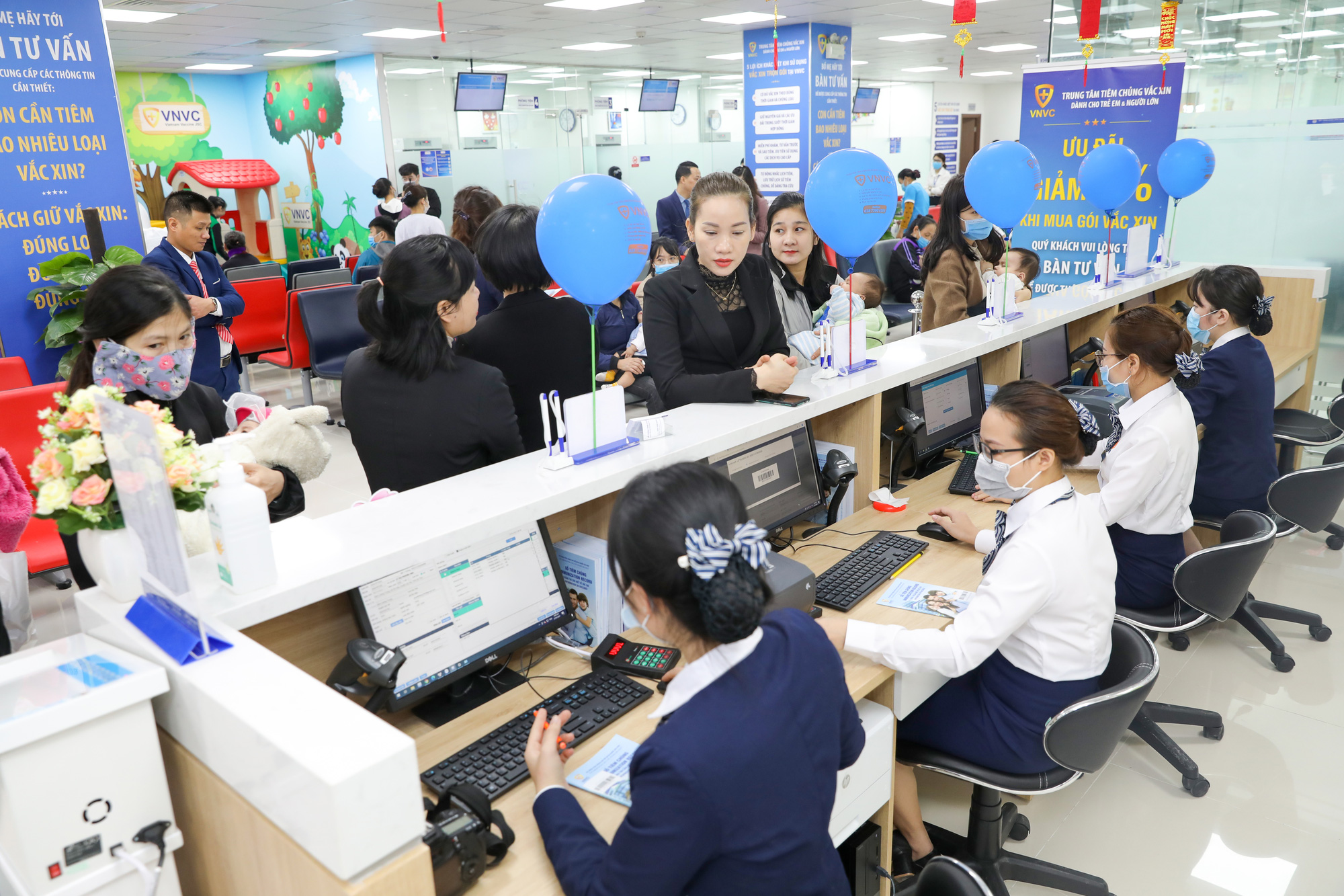 Khai trương trung tâm tiêm chủng VNVC Hà Tĩnh - Ảnh 2. Khai trương trung tâm tiêm chủng VNVC Hà Tĩnh - Ảnh 2.