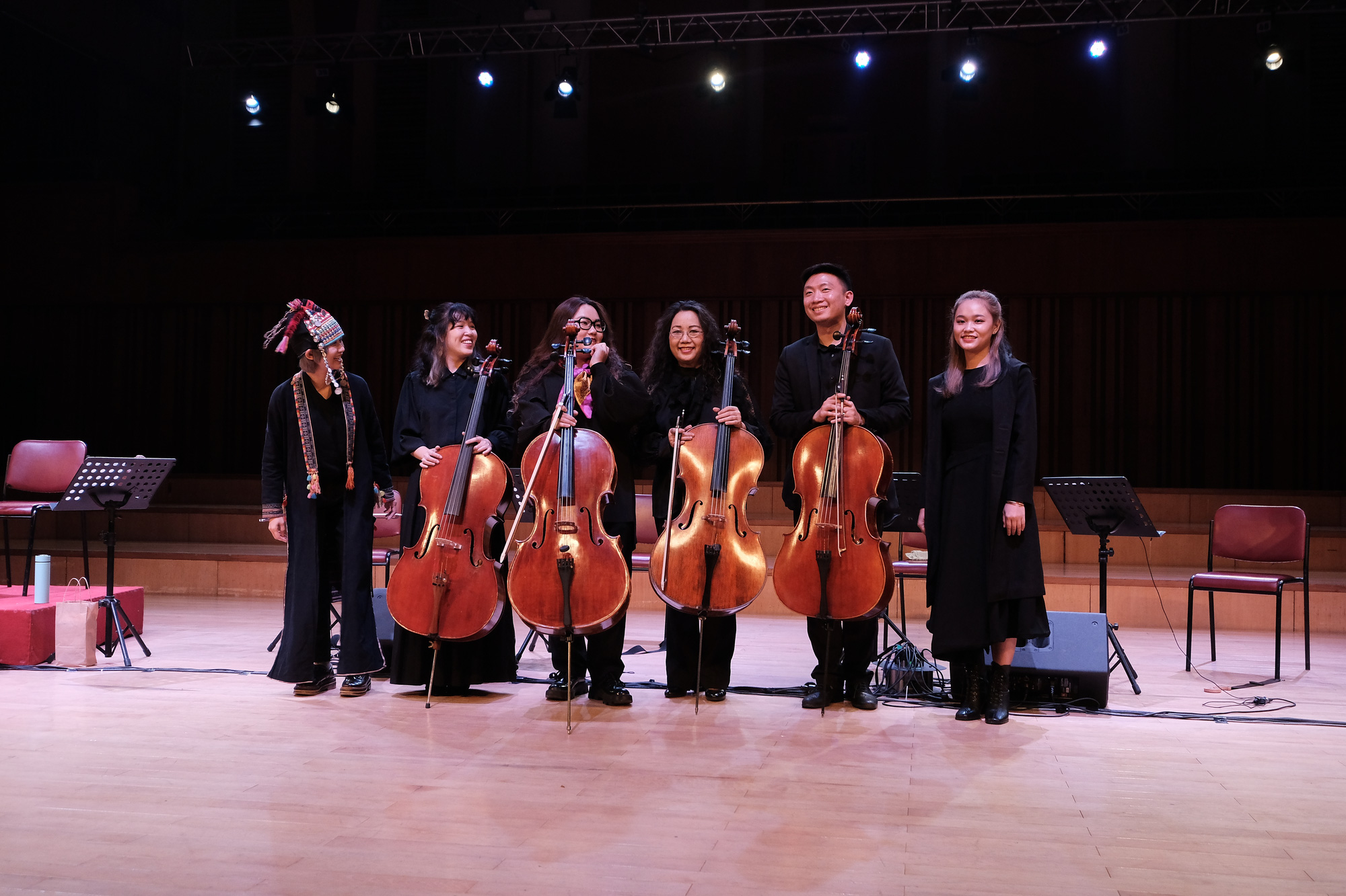 Lê Cát Trọng Lý và Chúng ta đang thở kìa: Tự vỗ về mình sau những mất mát - Ảnh 5. Lê Cát Trọng Lý và Chúng ta đang thở kìa: Tự vỗ về mình sau những mất mát - Ảnh 5.