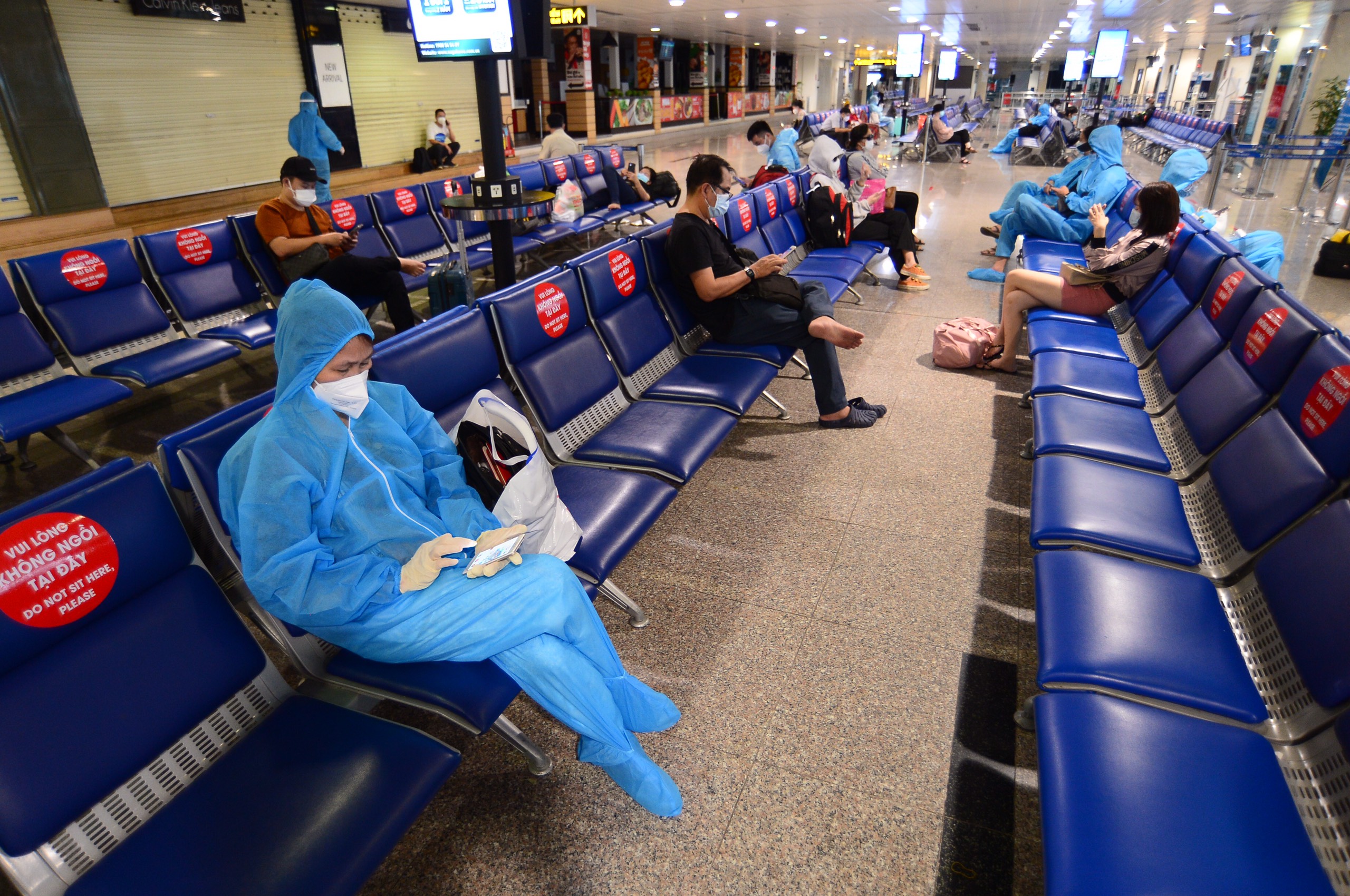 Bỏ cách ly tập trung, chuyến bay từ TP.HCM đến Hà Nội hết vé đến 18-10 - Ảnh 1. Bỏ cách ly tập trung, chuyến bay từ TP.HCM đến Hà Nội hết vé đến 18-10 - Ảnh 1.