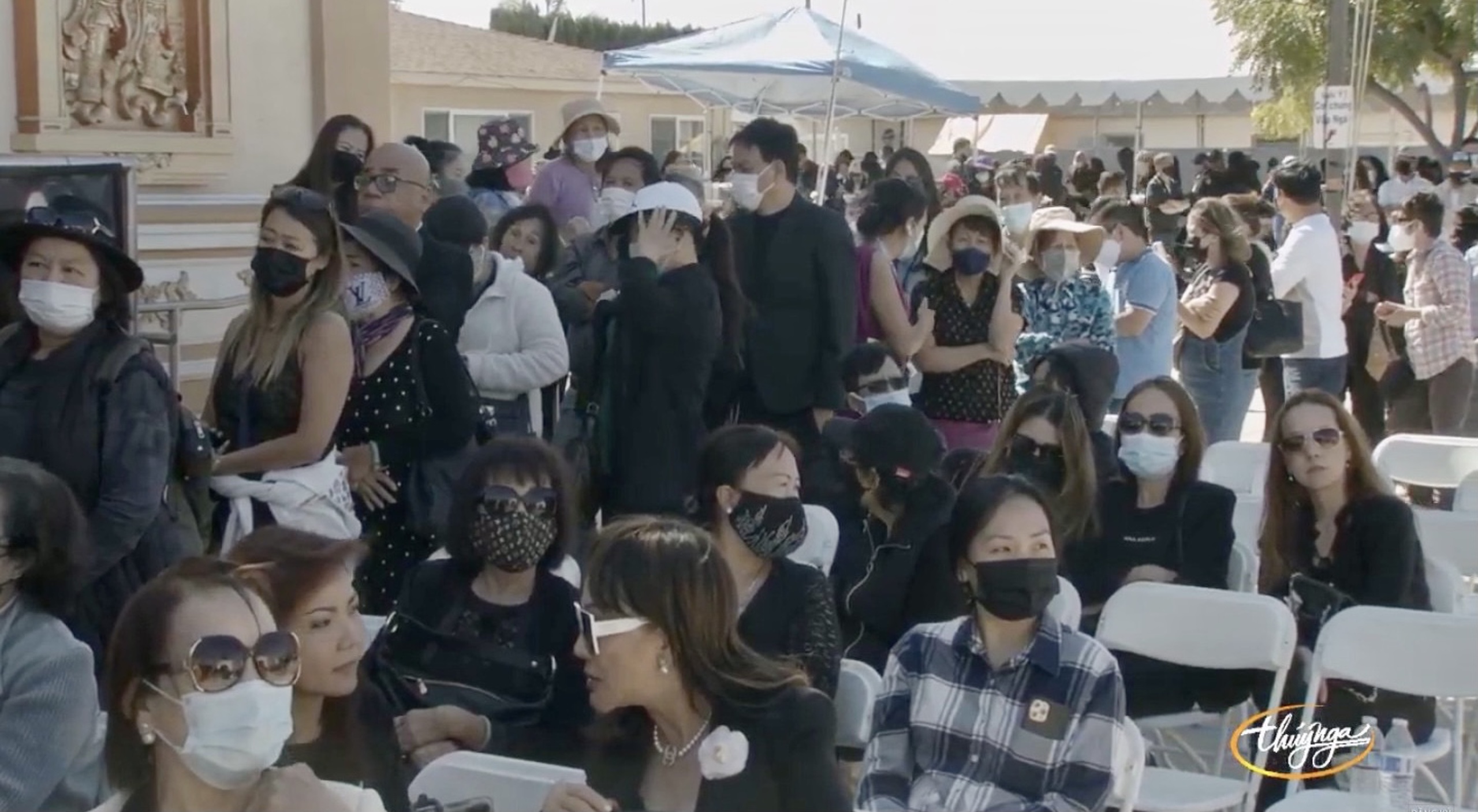 Tang lễ ca sĩ Phi Nhung tại Mỹ: Bên kia thế giới, mong em đừng đau buồn thêm nữa - Ảnh 12. Tang lễ ca sĩ Phi Nhung tại Mỹ: Bên kia thế giới, mong em đừng đau buồn thêm nữa - Ảnh 12.