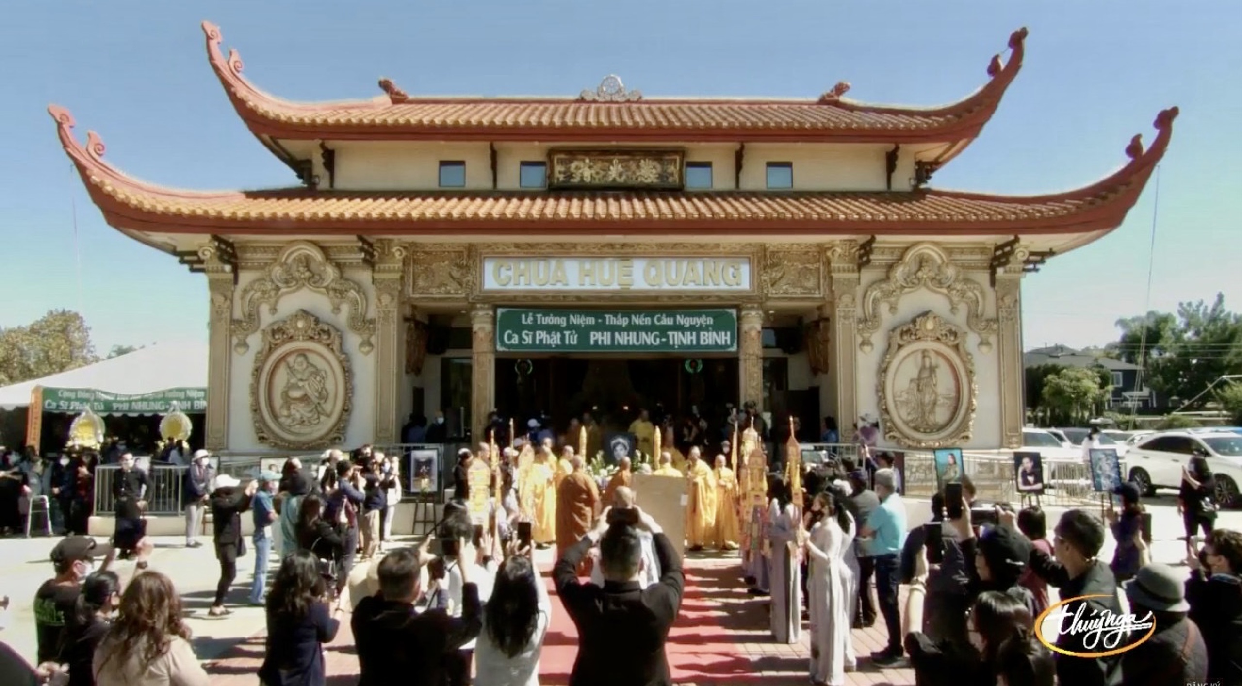 Tang lễ ca sĩ Phi Nhung tại Mỹ: Bên kia thế giới, mong em đừng đau buồn thêm nữa - Ảnh 5. Tang lễ ca sĩ Phi Nhung tại Mỹ: Bên kia thế giới, mong em đừng đau buồn thêm nữa - Ảnh 5.