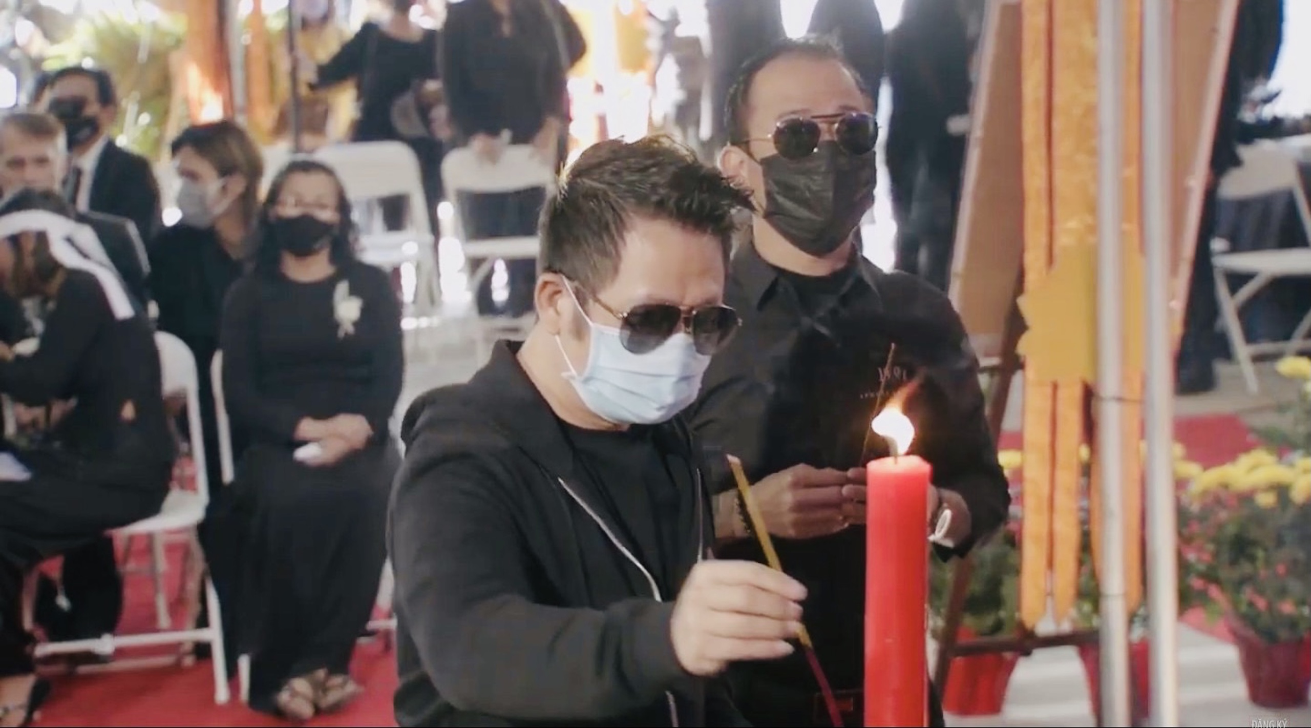 Tang lễ ca sĩ Phi Nhung tại Mỹ: Bên kia thế giới, mong em đừng đau buồn thêm nữa - Ảnh 8. Tang lễ ca sĩ Phi Nhung tại Mỹ: Bên kia thế giới, mong em đừng đau buồn thêm nữa - Ảnh 8.