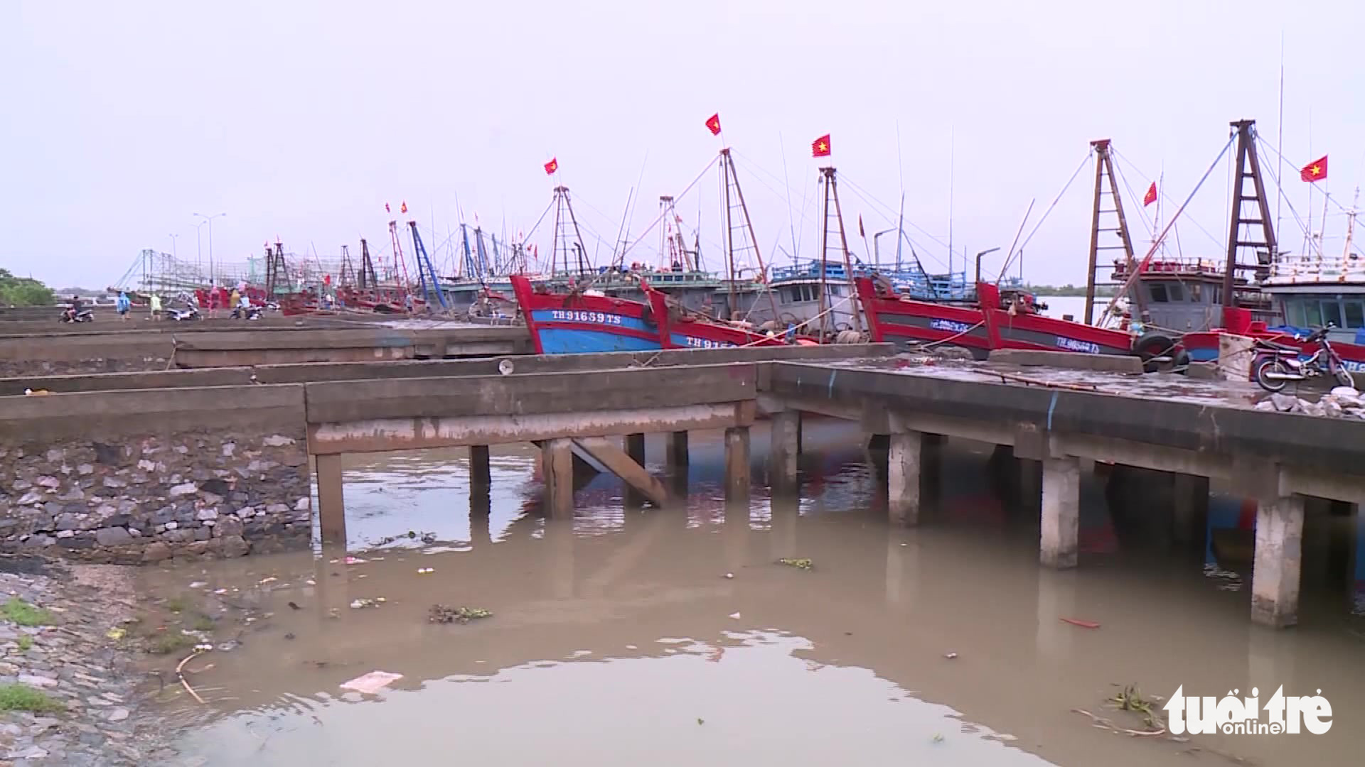 Bão số 8 giật cấp 14 hướng vào Bắc Trung Bộ, mưa lớn từ chiều tối nay - Ảnh 1.