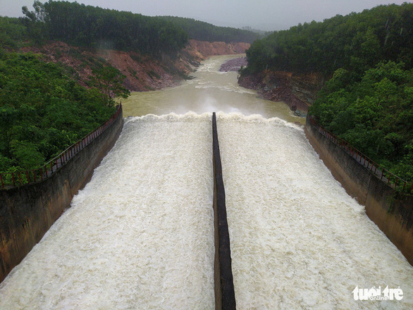Toàn cảnh mưa lũ miền Trung đến chiều 17-10 - Ảnh 8. Toàn cảnh mưa lũ miền Trung đến chiều 17-10 - Ảnh 8.