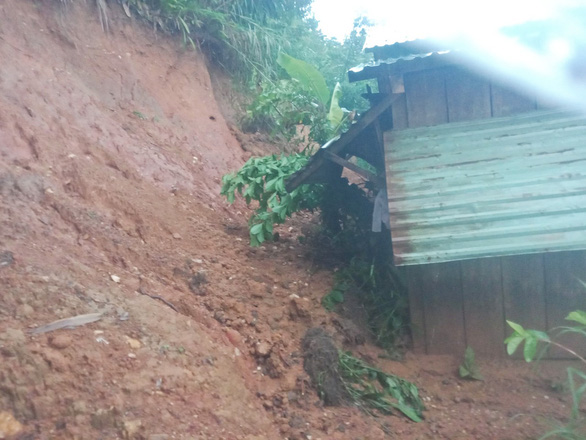 Toàn cảnh mưa lũ miền Trung đến chiều 17-10 - Ảnh 3. Toàn cảnh mưa lũ miền Trung đến chiều 17-10 - Ảnh 3.