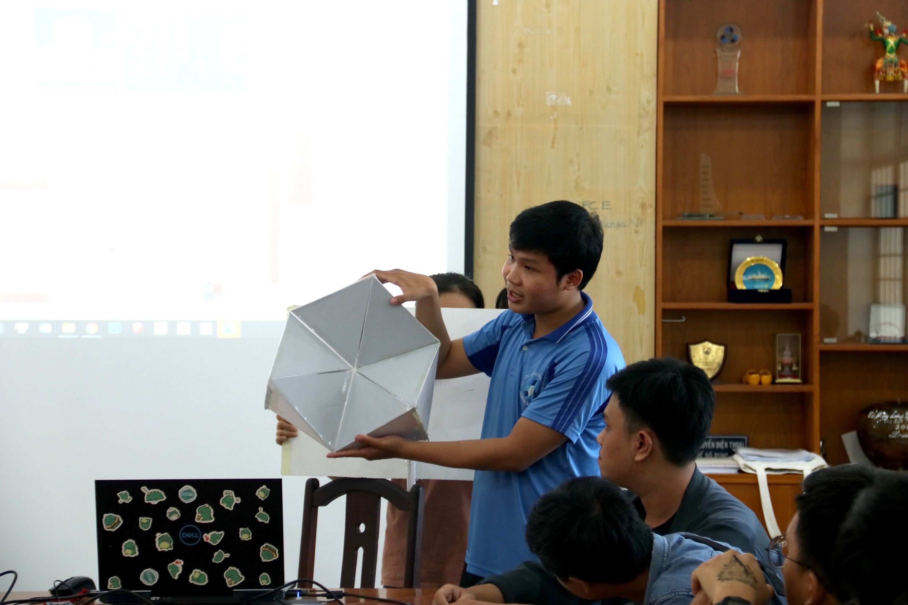 Hàng ngàn sinh viên tốt nghiệp trễ - Ảnh 1. Hàng ngàn sinh viên tốt nghiệp trễ - Ảnh 1.