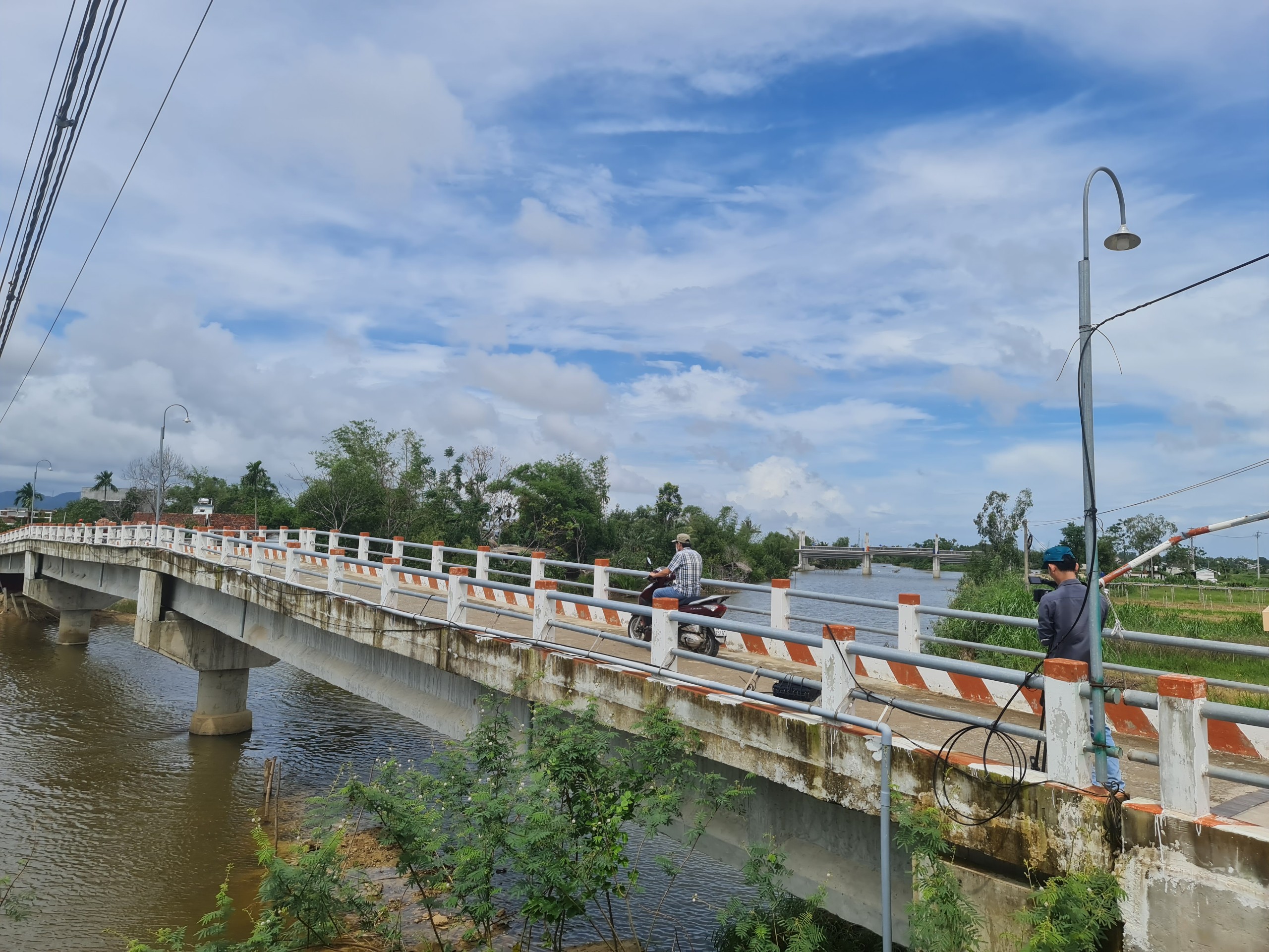 Đi thực tế đập trăm tỉ, chủ tịch tỉnh yêu cầu thanh tra toàn diện - Ảnh 1. Đi thực tế đập trăm tỉ, chủ tịch tỉnh yêu cầu thanh tra toàn diện - Ảnh 1.