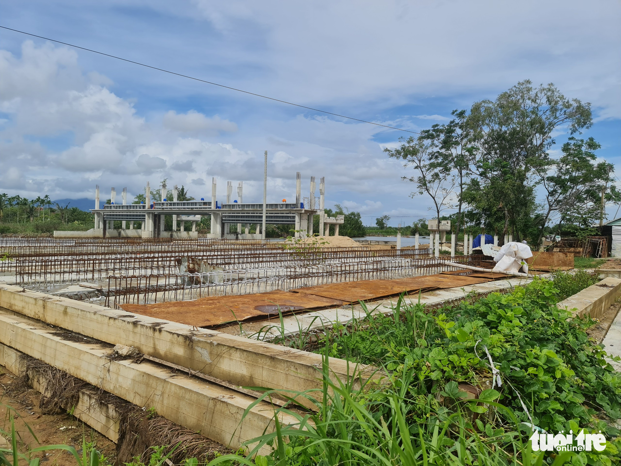 Đi thực tế đập trăm tỉ, chủ tịch tỉnh yêu cầu thanh tra toàn diện - Ảnh 2. Đi thực tế đập trăm tỉ, chủ tịch tỉnh yêu cầu thanh tra toàn diện - Ảnh 2.