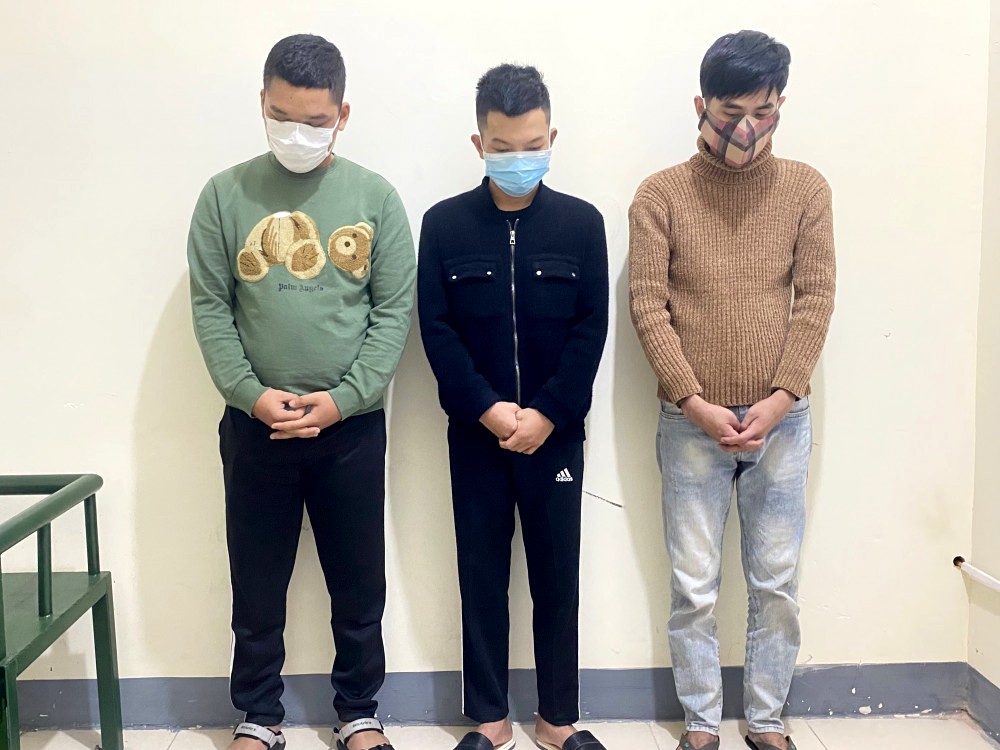 Bắt 3 thanh niên hack tài khoản Facebook lừa đảo hàng trăm triệu đồng - Ảnh 1. Bắt 3 thanh niên hack tài khoản Facebook lừa đảo hàng trăm triệu đồng - Ảnh 1.