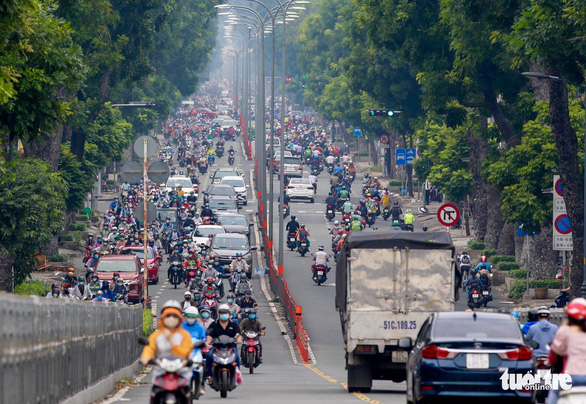 TP.HCM công bố cấp độ dịch, 9 vùng xanh, 1 vùng cam, còn lại là vàng - Ảnh 1. TP.HCM công bố cấp độ dịch, 9 vùng xanh, 1 vùng cam, còn lại là vàng - Ảnh 1.