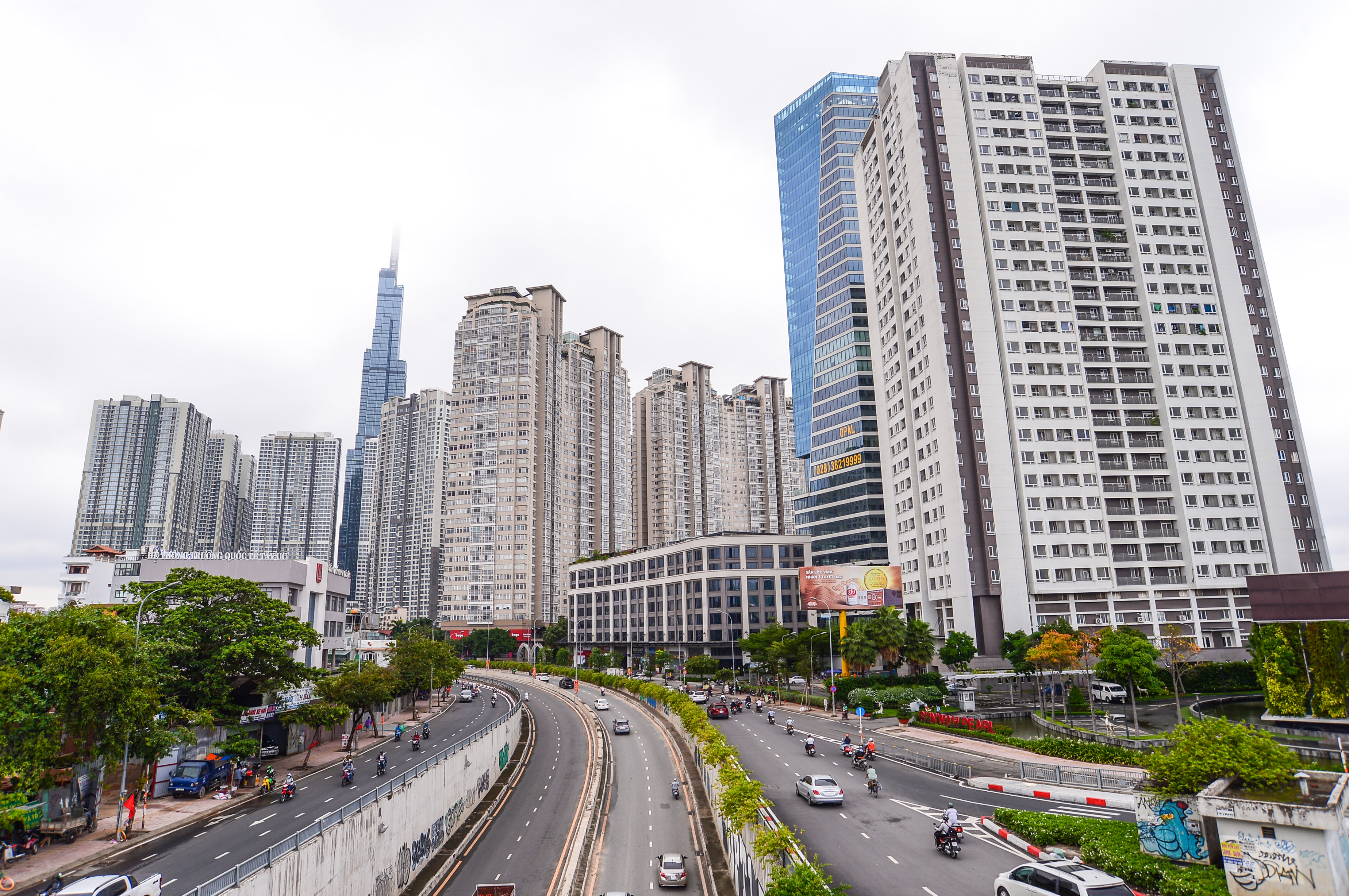 Bất chấp dịch bệnh, người dân vẫn đầu tư vào đất, vẫn mua nhà - Ảnh 1. Bất chấp dịch bệnh, người dân vẫn đầu tư vào đất, vẫn mua nhà - Ảnh 1.