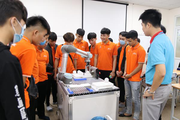 FPT Polytechnic nâng cao chất lượng đào tạo đón sóng nhu cầu thị trường lao động - Ảnh 4. FPT Polytechnic nâng cao chất lượng đào tạo đón sóng nhu cầu thị trường lao động - Ảnh 4.