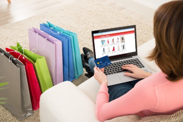 Hỏi - đáp: Thẻ ghi nợ nội địa là gì? Thẻ từ khác thẻ chip như thế nào? - Ảnh 1. Hỏi - đáp: Thẻ ghi nợ nội địa là gì? Thẻ từ khác thẻ chip như thế nào? - Ảnh 1.