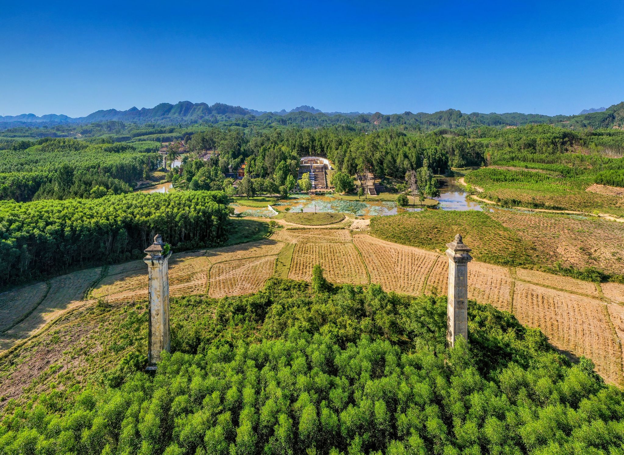 Bí ẩn nghìn thu Thiên Thọ lăng - Kỳ 1: Giấc ngủ nghìn thu giữa trùng sơn - Ảnh 4. Bí ẩn nghìn thu Thiên Thọ lăng - Kỳ 1: Giấc ngủ nghìn thu giữa trùng sơn - Ảnh 4.