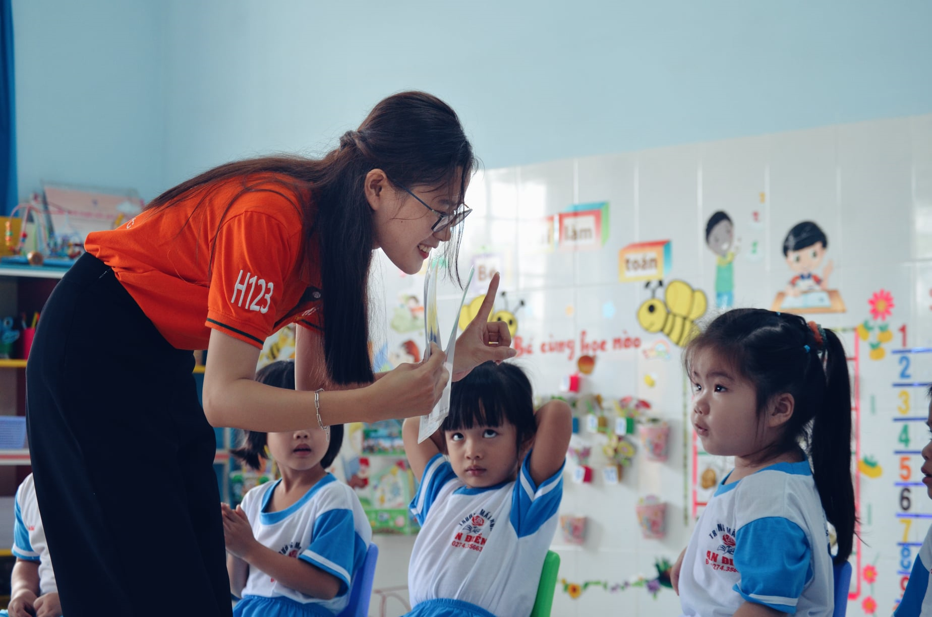 Trung tâm Anh ngữ mỏi mòn đợi học viên - Ảnh 1.