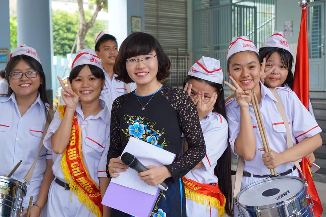 Cô ơi năm nay không làm lễ 20-11 ở trường phải không cô - Ảnh 1. Cô ơi năm nay không làm lễ 20-11 ở trường phải không cô - Ảnh 1.