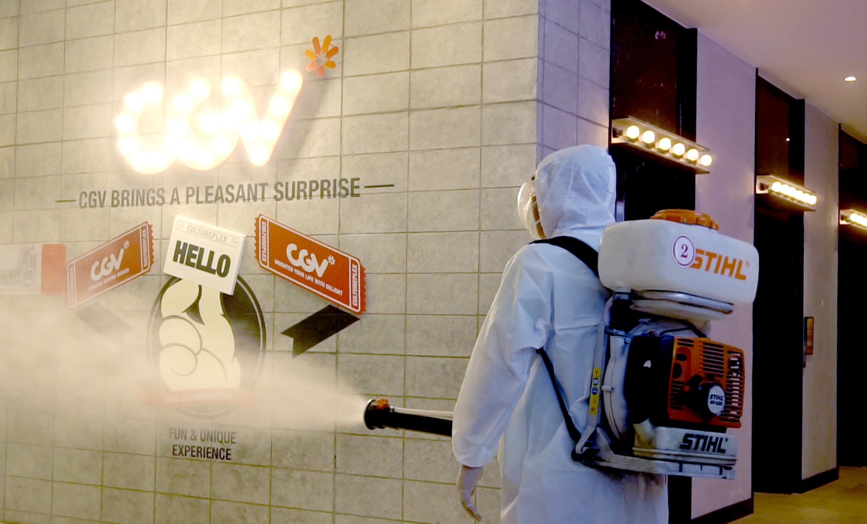 Rạp Việt tháng 11 vỡ mộng bom tấn khi rạp phim vẫn cửa đóng then cài - Ảnh 1. Rạp Việt tháng 11 vỡ mộng bom tấn khi rạp phim vẫn cửa đóng then cài - Ảnh 1.