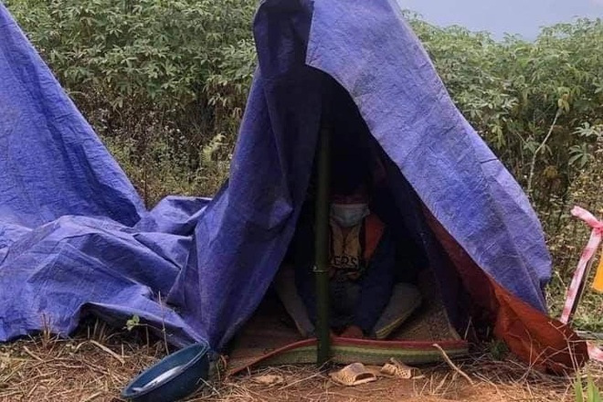 Học sinh bị cách ly trong lán trại với tấm bạt, manh chiếu: Không đúng - Ảnh 2. Học sinh bị cách ly trong lán trại với tấm bạt, manh chiếu: Không đúng - Ảnh 2.