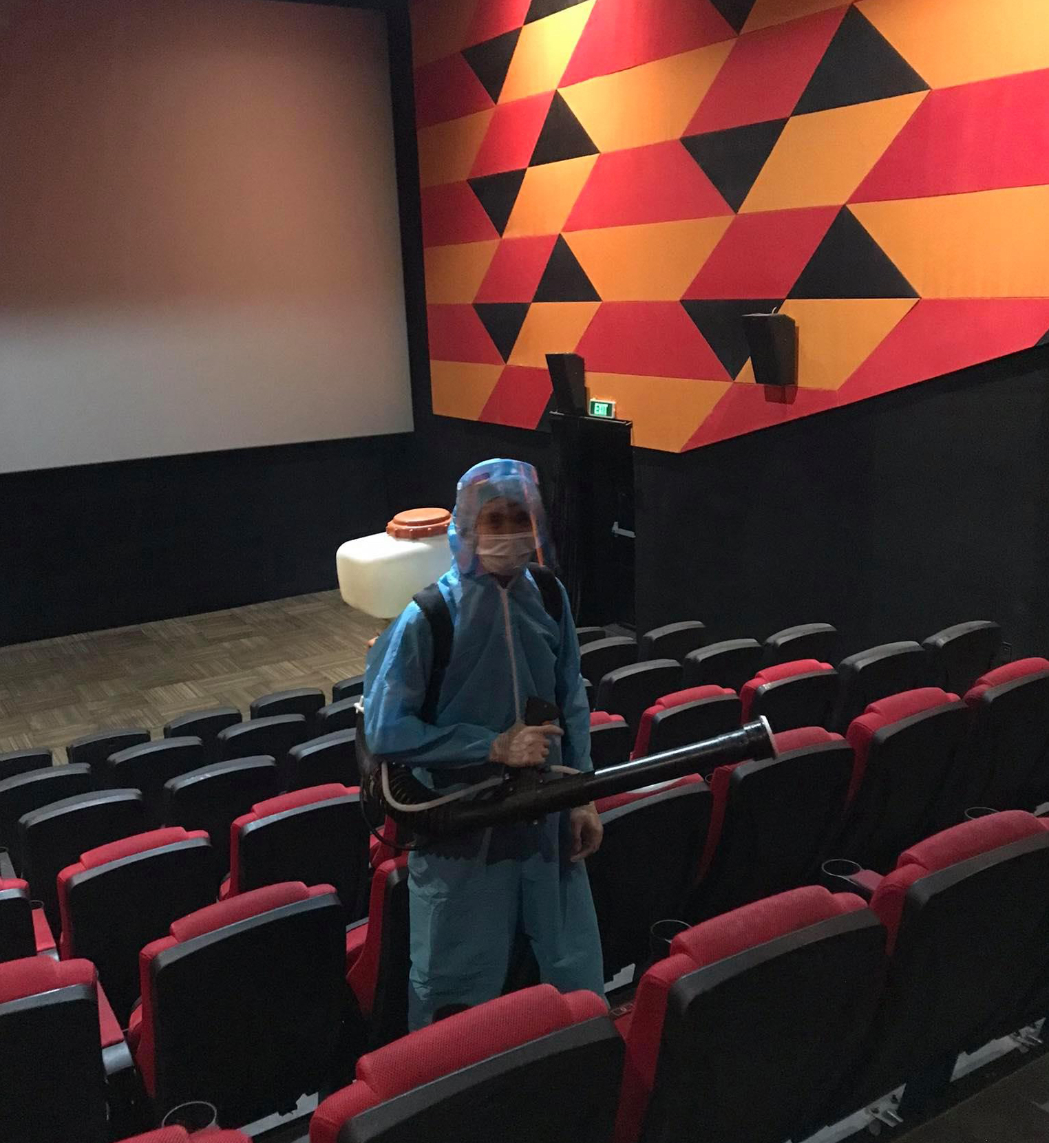 Rạp Việt tháng 11 vỡ mộng bom tấn khi rạp phim vẫn cửa đóng then cài - Ảnh 3. Rạp Việt tháng 11 vỡ mộng bom tấn khi rạp phim vẫn cửa đóng then cài - Ảnh 3.