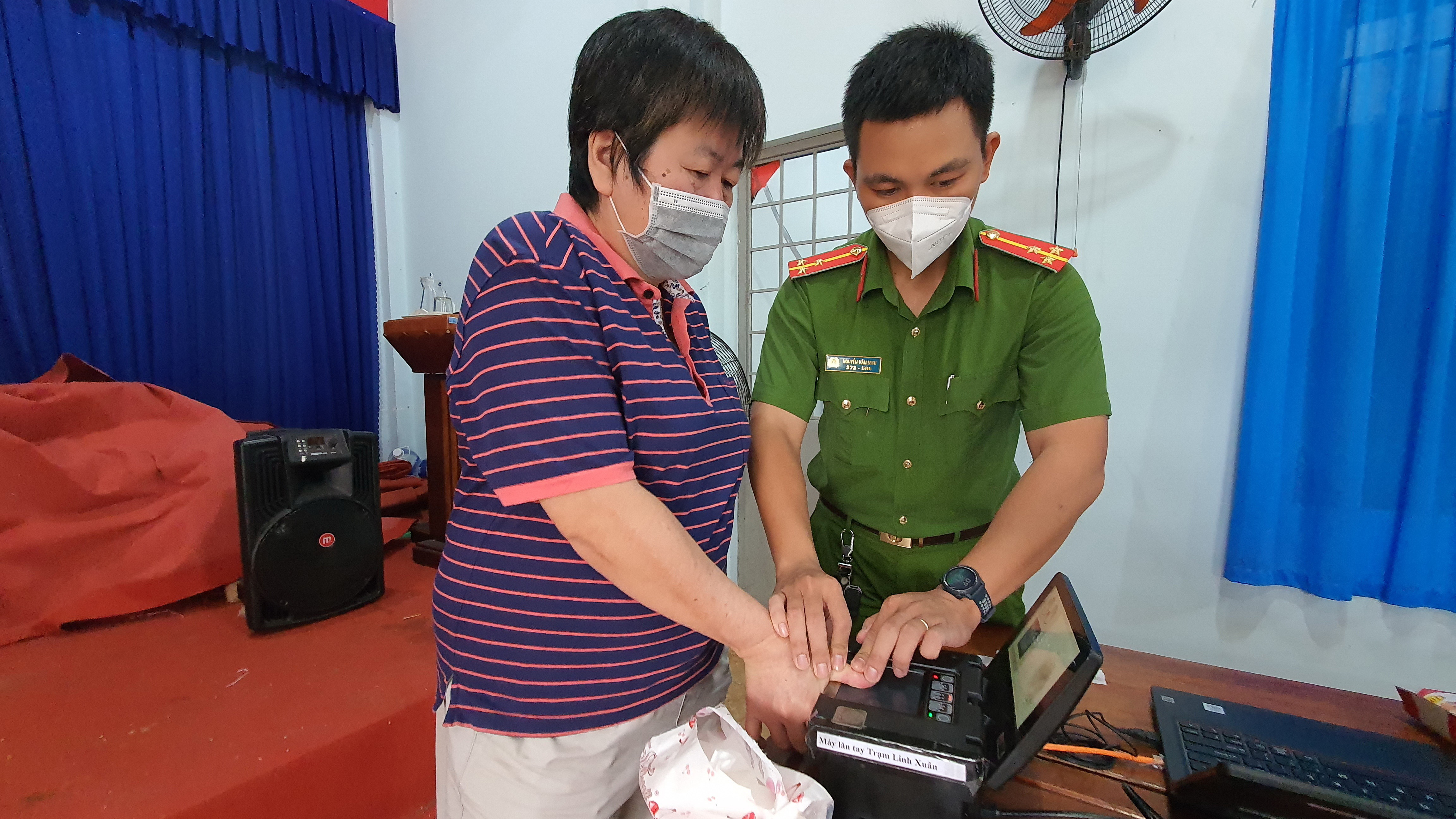 Chờ nhiều tháng vẫn không được trả CCCD, công an kêu về nhà chờ bưu điện - Ảnh 1. Chờ nhiều tháng vẫn không được trả CCCD, công an kêu về nhà chờ bưu điện - Ảnh 1.