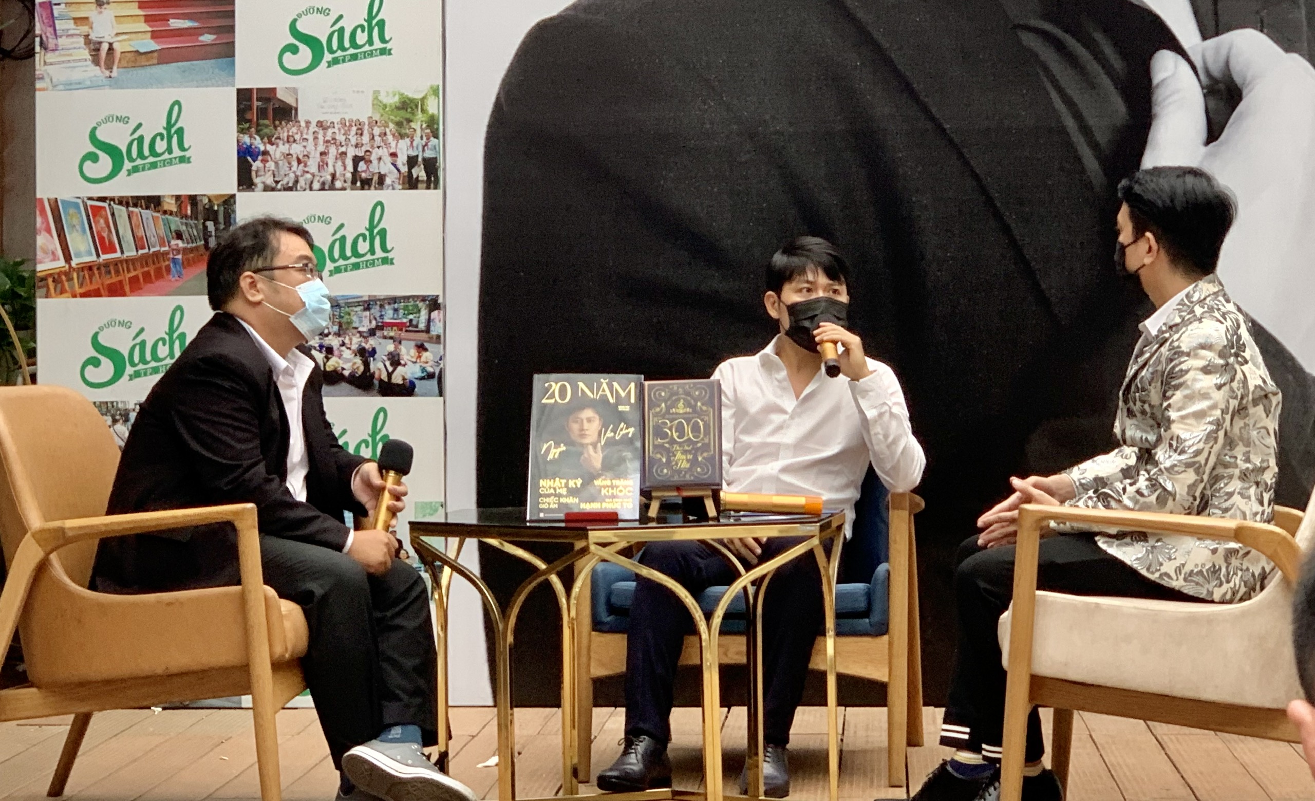 Nhạc sĩ Nguyễn Văn Chung giao lưu ở Đường sách - Ảnh 4. Nhạc sĩ Nguyễn Văn Chung giao lưu ở Đường sách - Ảnh 4.