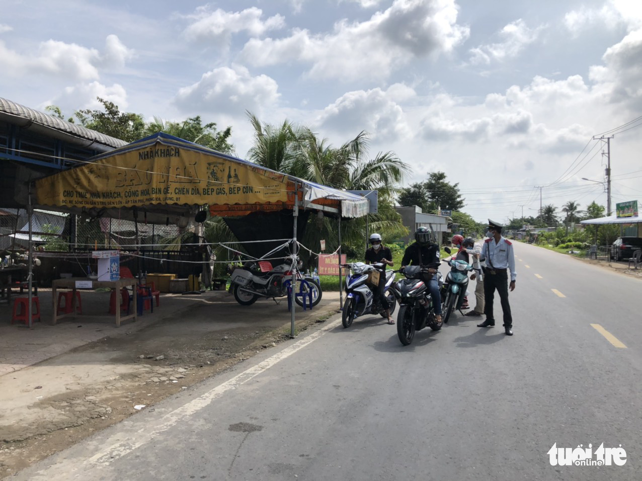 Vào Đồng Tháp, app toàn quốc PC-COVID cũng vô hiệu - Ảnh 1. Vào Đồng Tháp, app toàn quốc PC-COVID cũng vô hiệu - Ảnh 1.