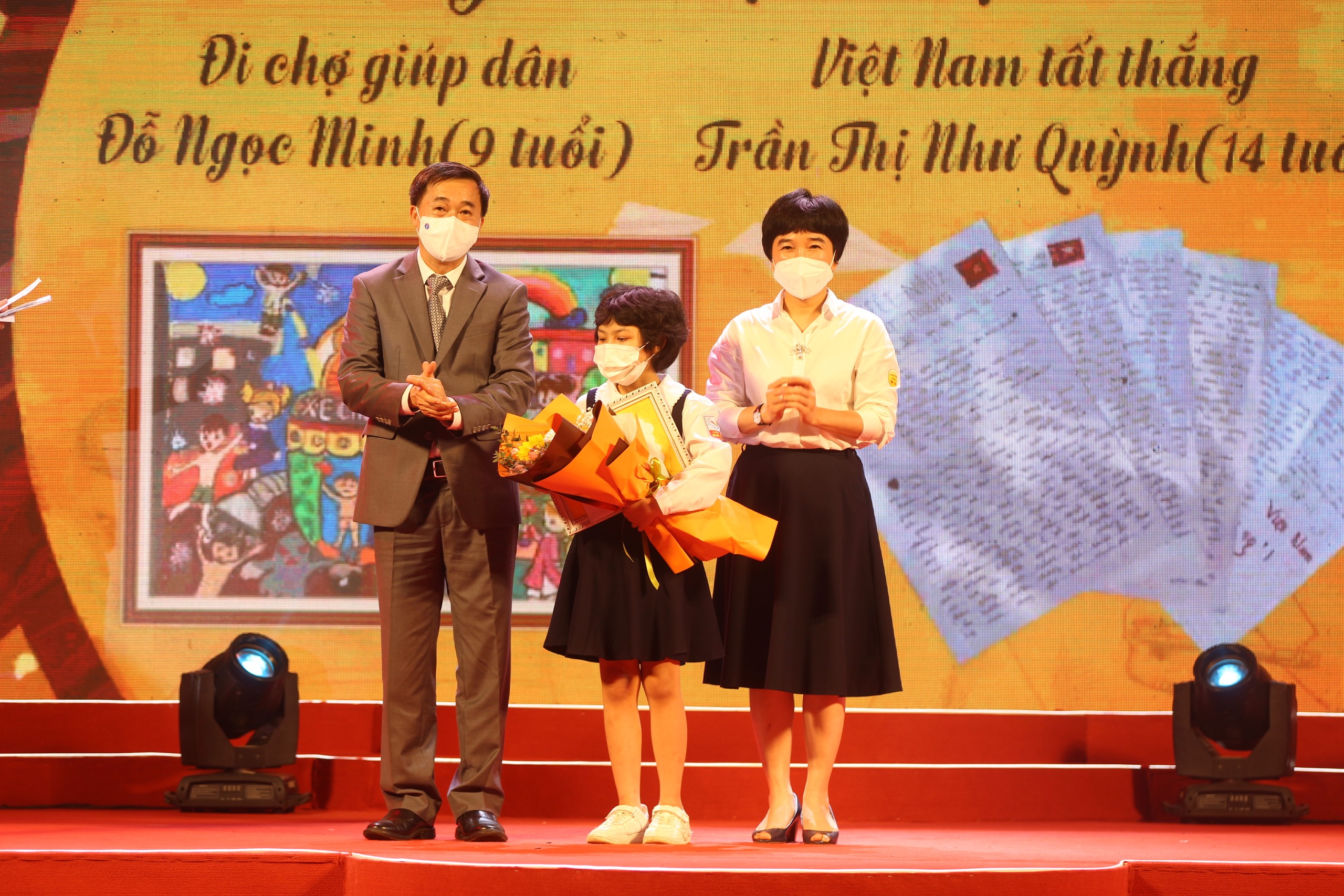 Vẽ bộ đội đi chợ giúp dân, bé 9 tuổi giành giải đặc biệt - Ảnh 1. Vẽ bộ đội đi chợ giúp dân, bé 9 tuổi giành giải đặc biệt - Ảnh 1.